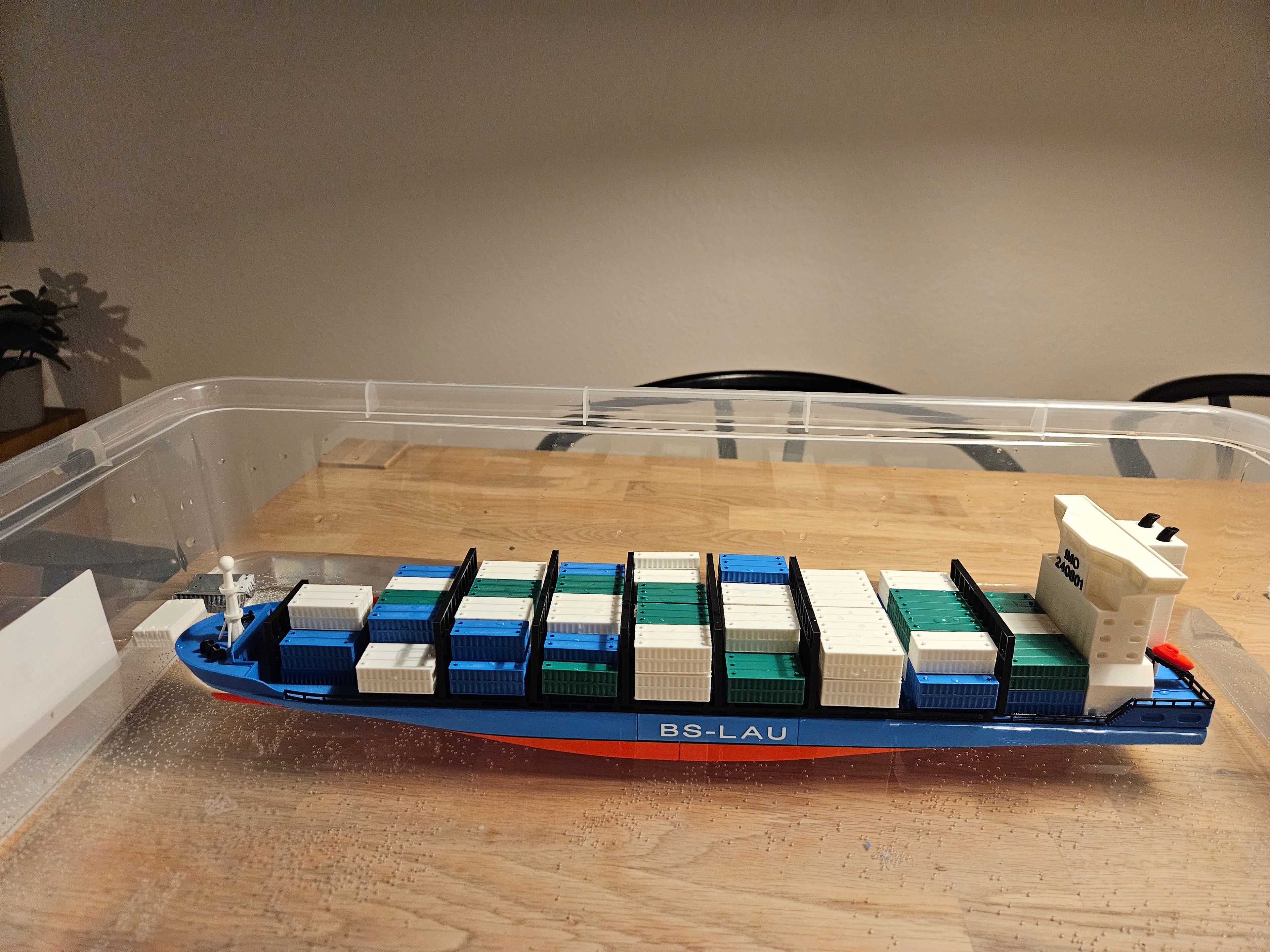 Container ship 1:400