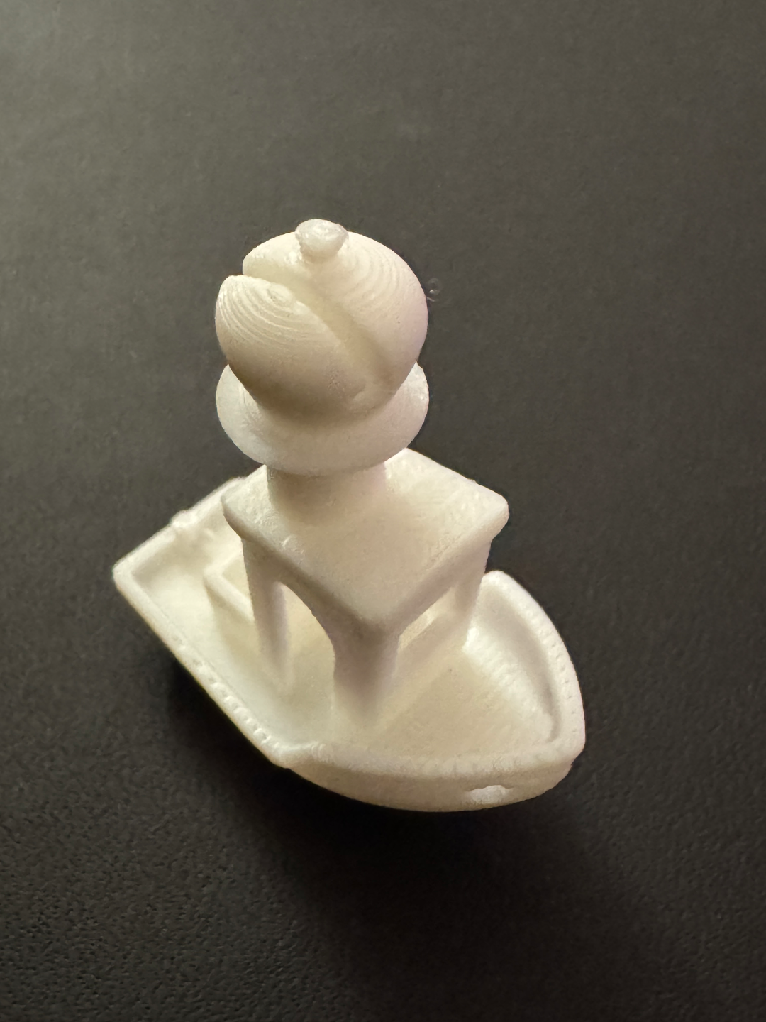 Benchychess - a chess set which is benchy themed