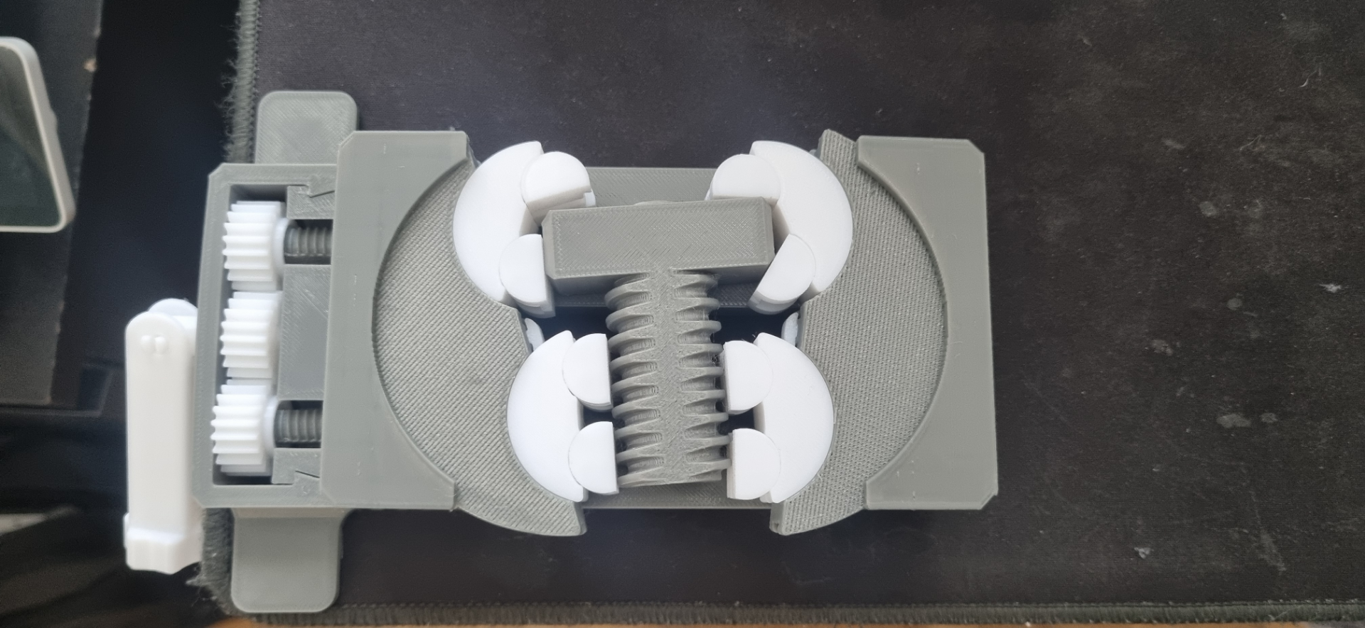 Fully 3D Printed Fractal Vise