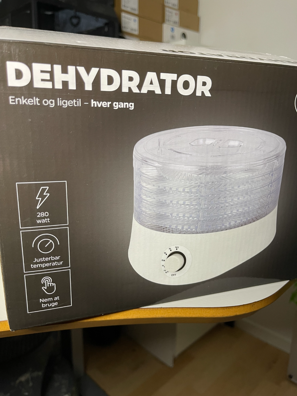 Dehydrator basket for silica gel