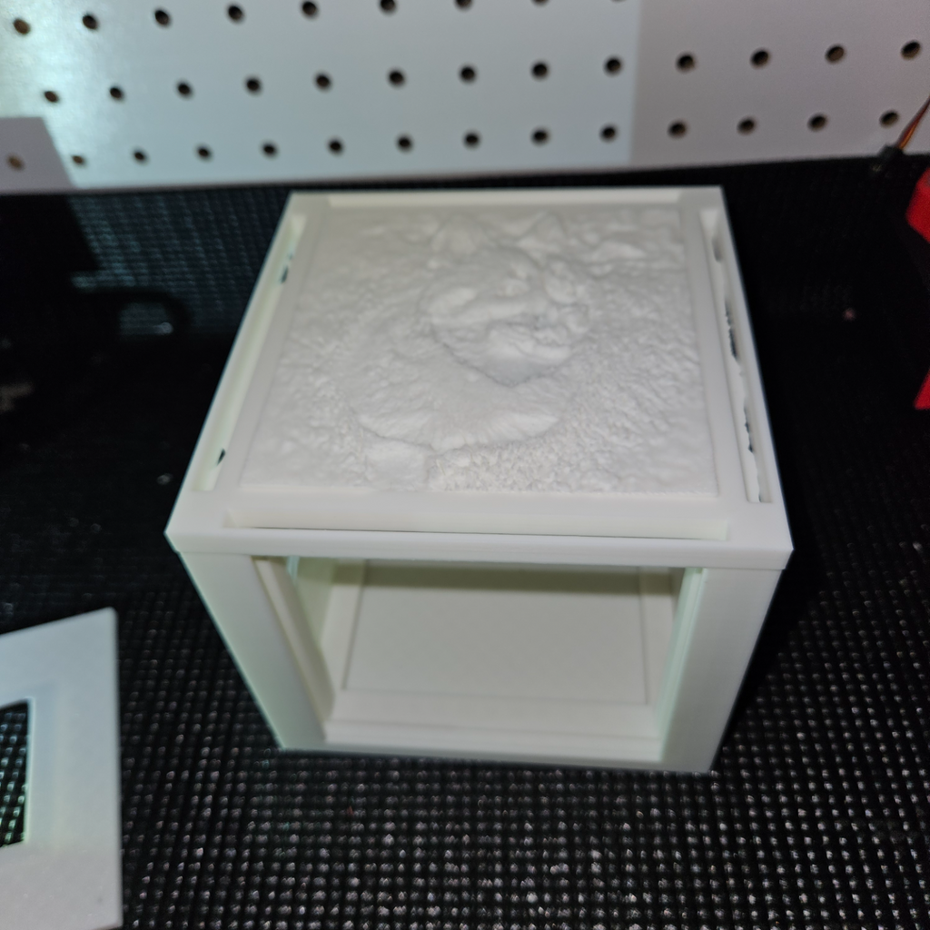 Lithophane Box with Swappable Lithophanes and Top