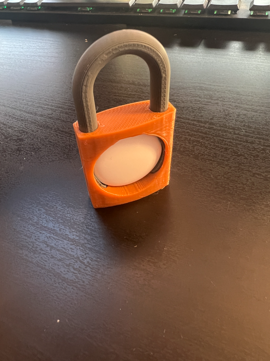 Airlock (padlock with airtag)
