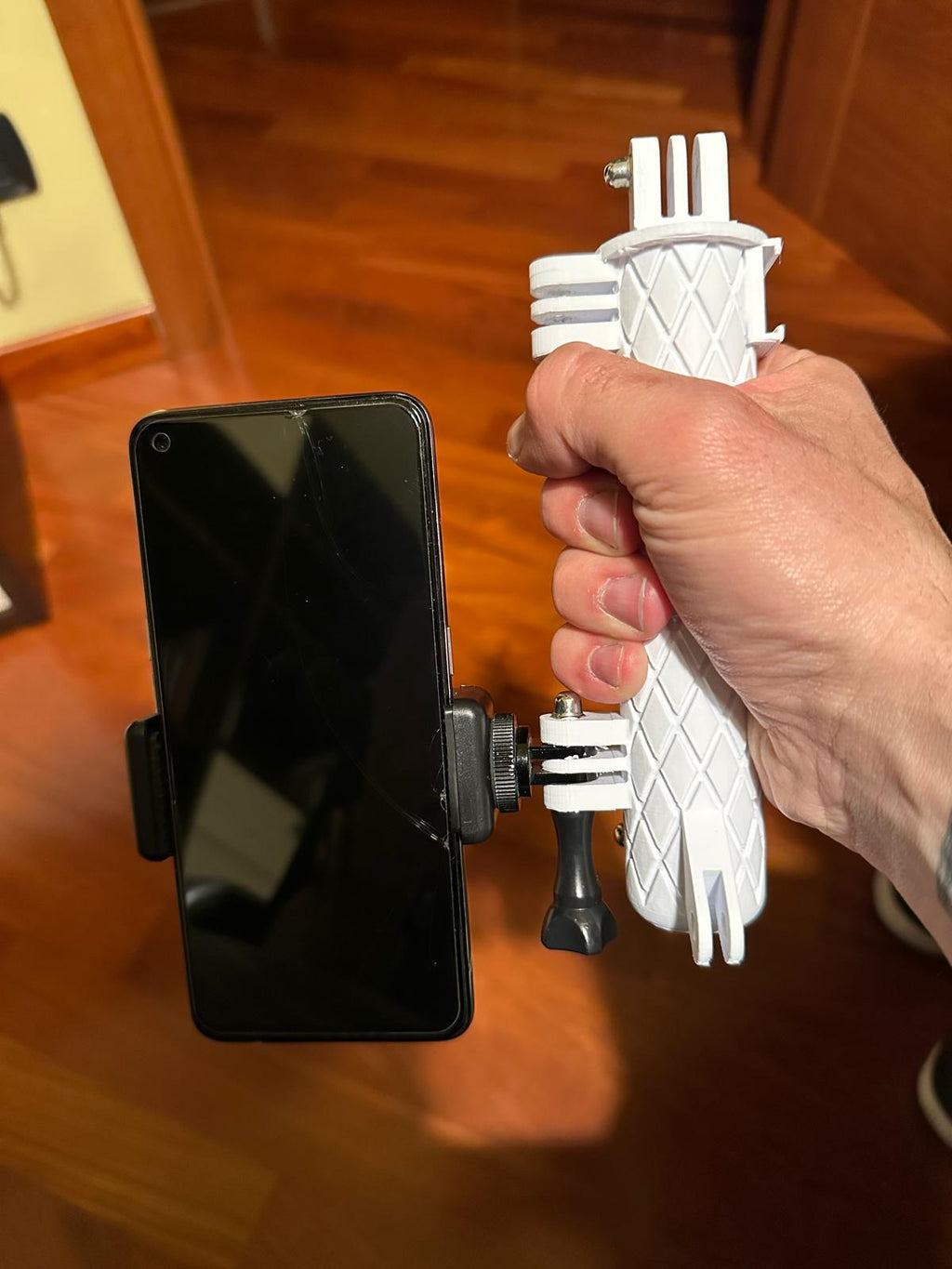 multi-accessory camera handle