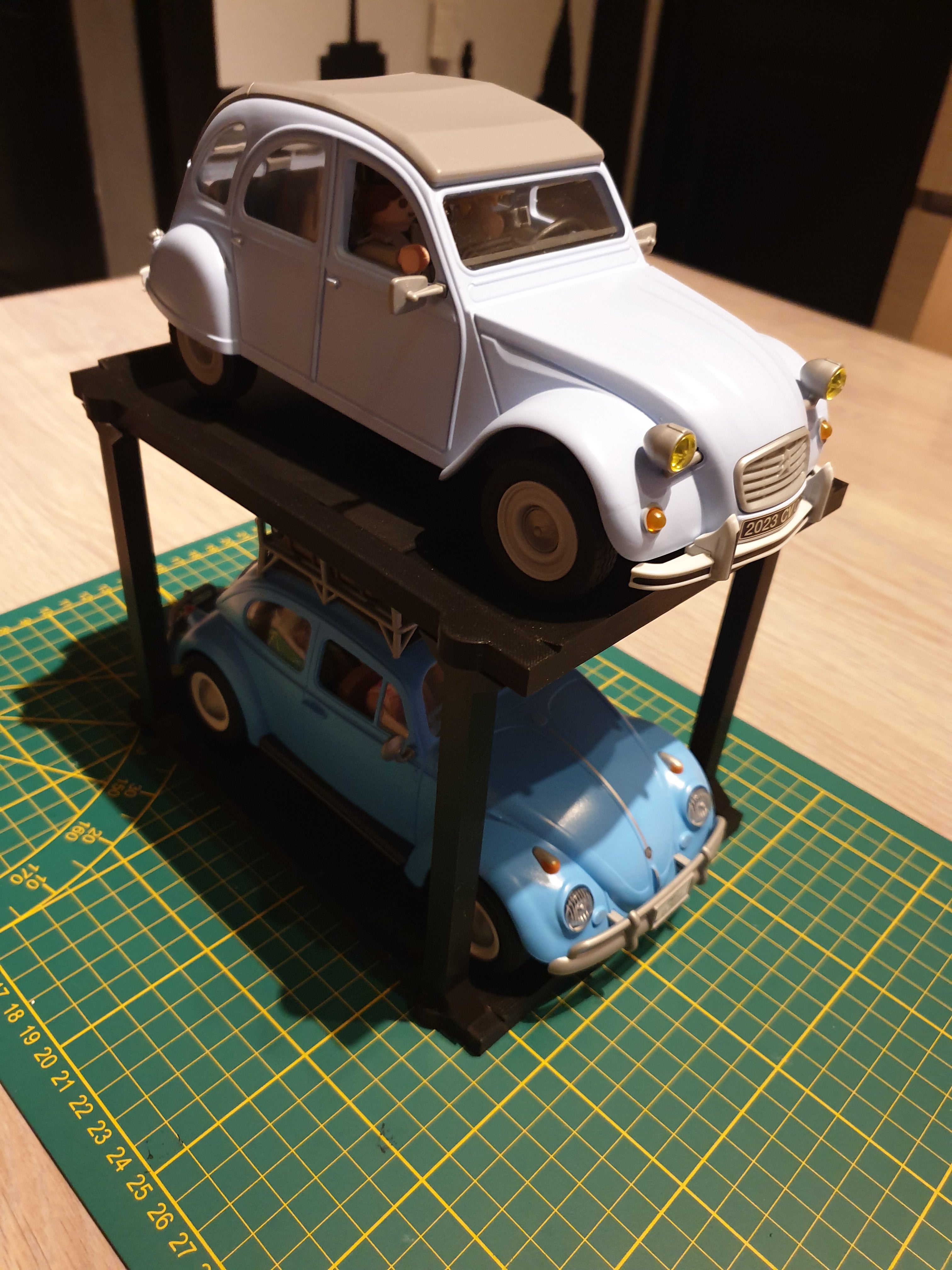 Lift pour véhicules Playmobil (et 1/18)