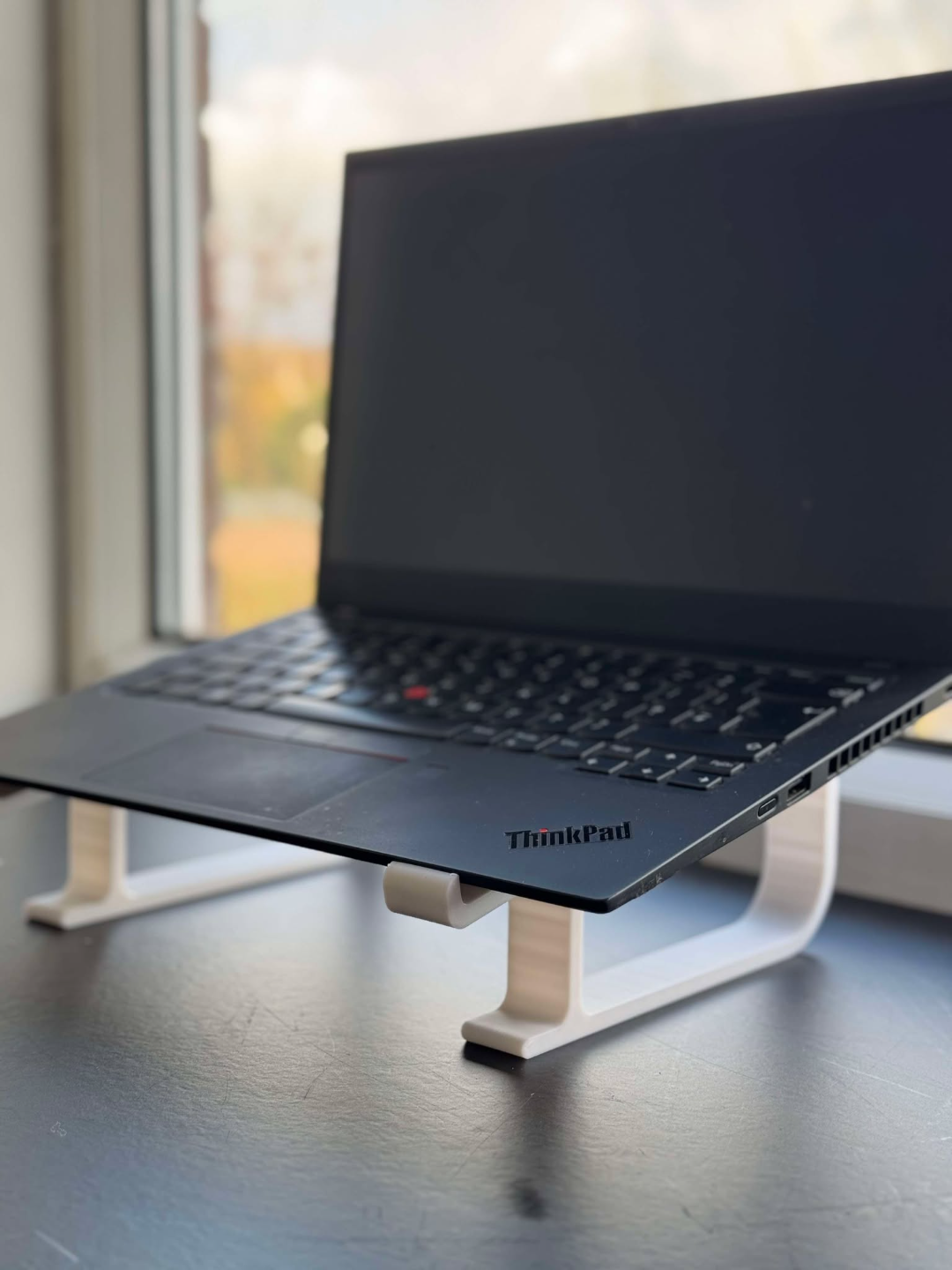 Minimalistic Laptop Riser -No Need For Supports