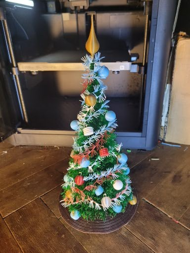 Christmas tree decorations and chains