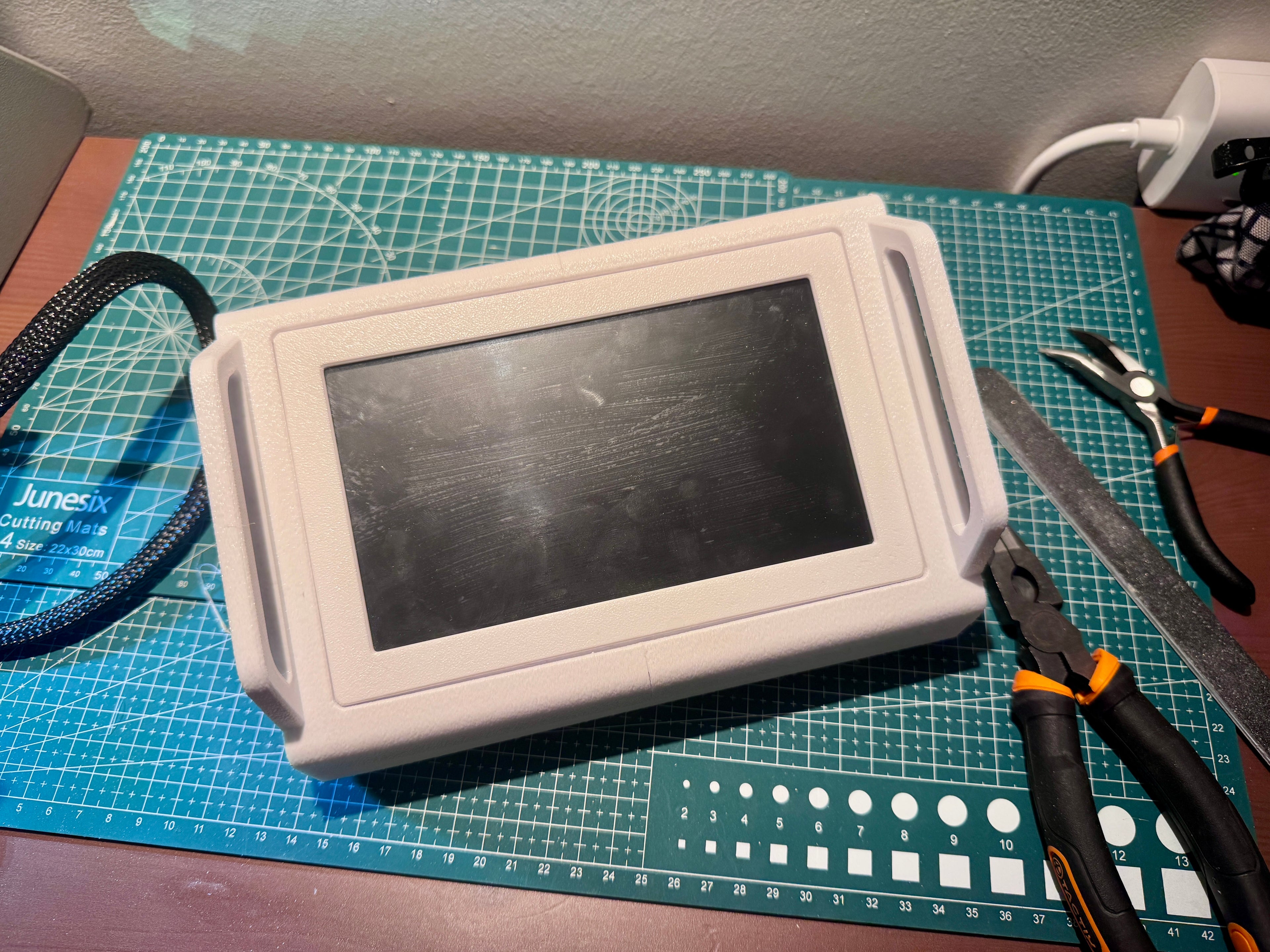 Raspberry Pi 4 and 7" display case