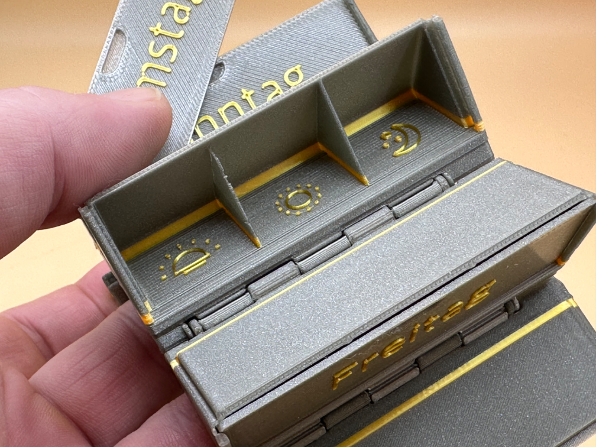 "Print-in-Place" Pill Box with Rollcontainer Design and Versatile Customization