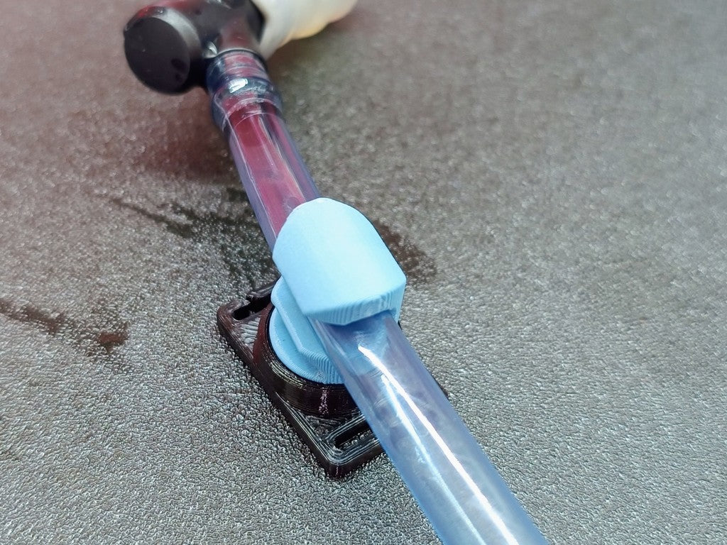 Camelbak tube clip with magnet