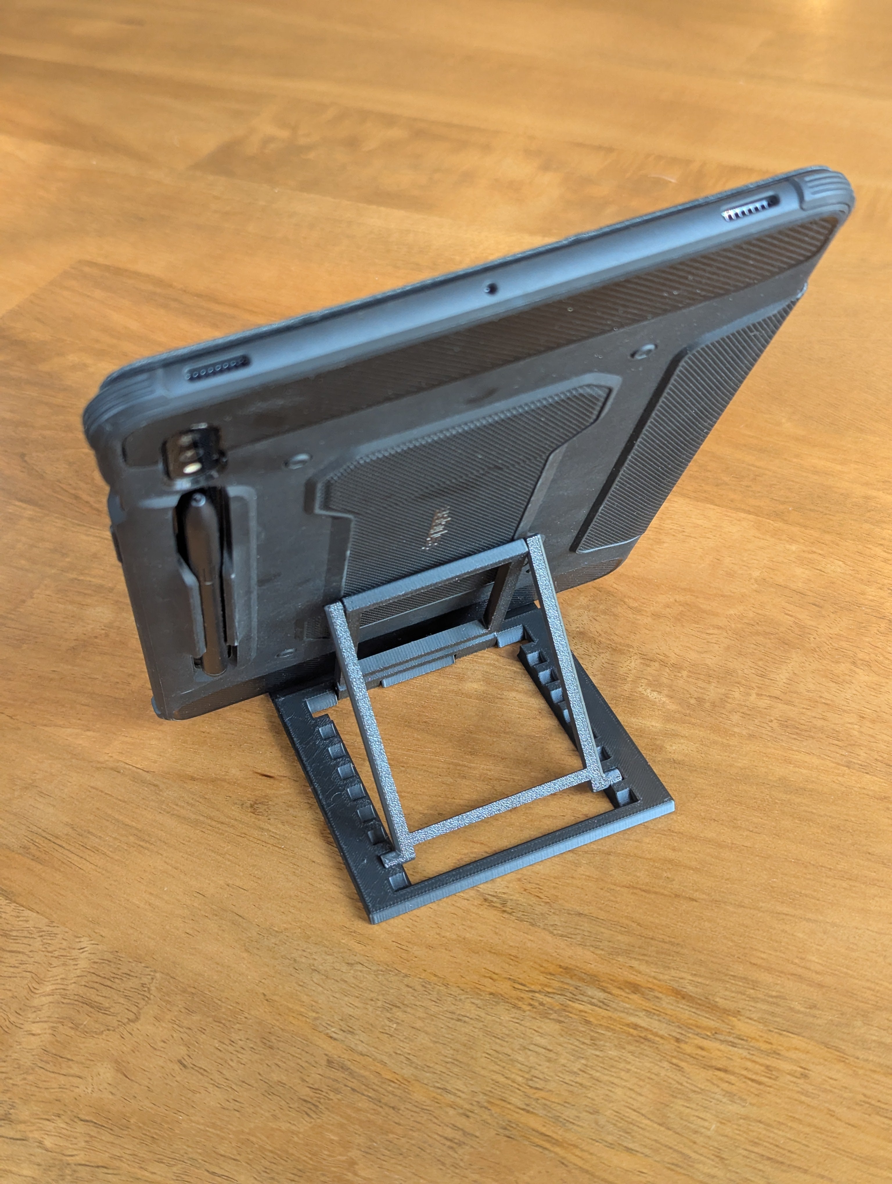 Foldable tablet stand (print in place)