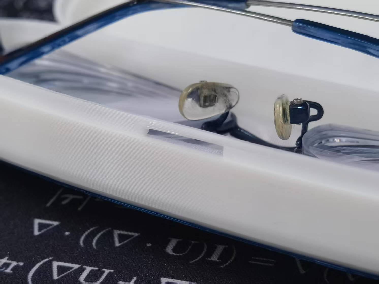轻量化眼镜盒 / Lightweight Glasses Box