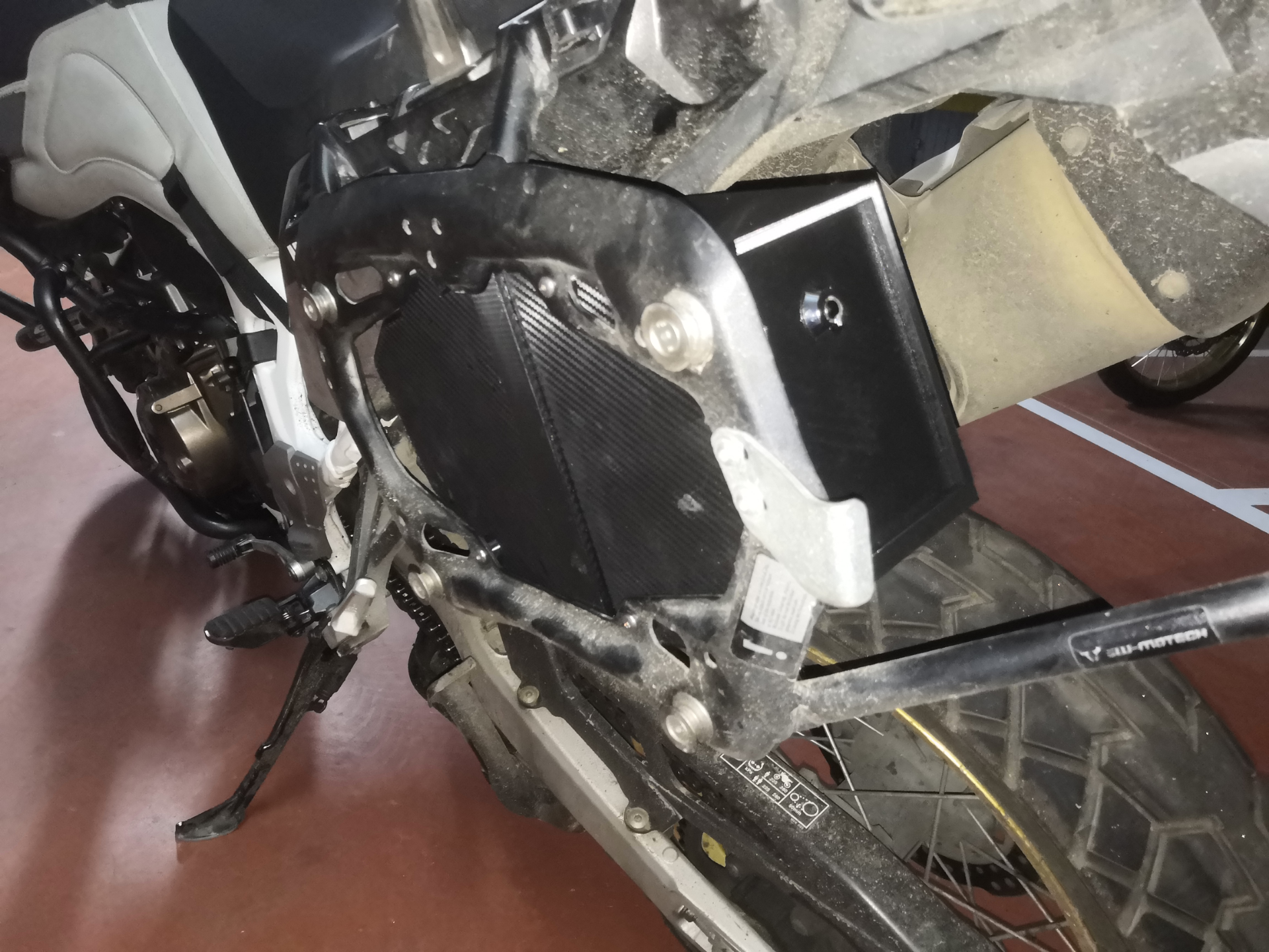 Caja de herramienta para moto y soporte SW-Motech
