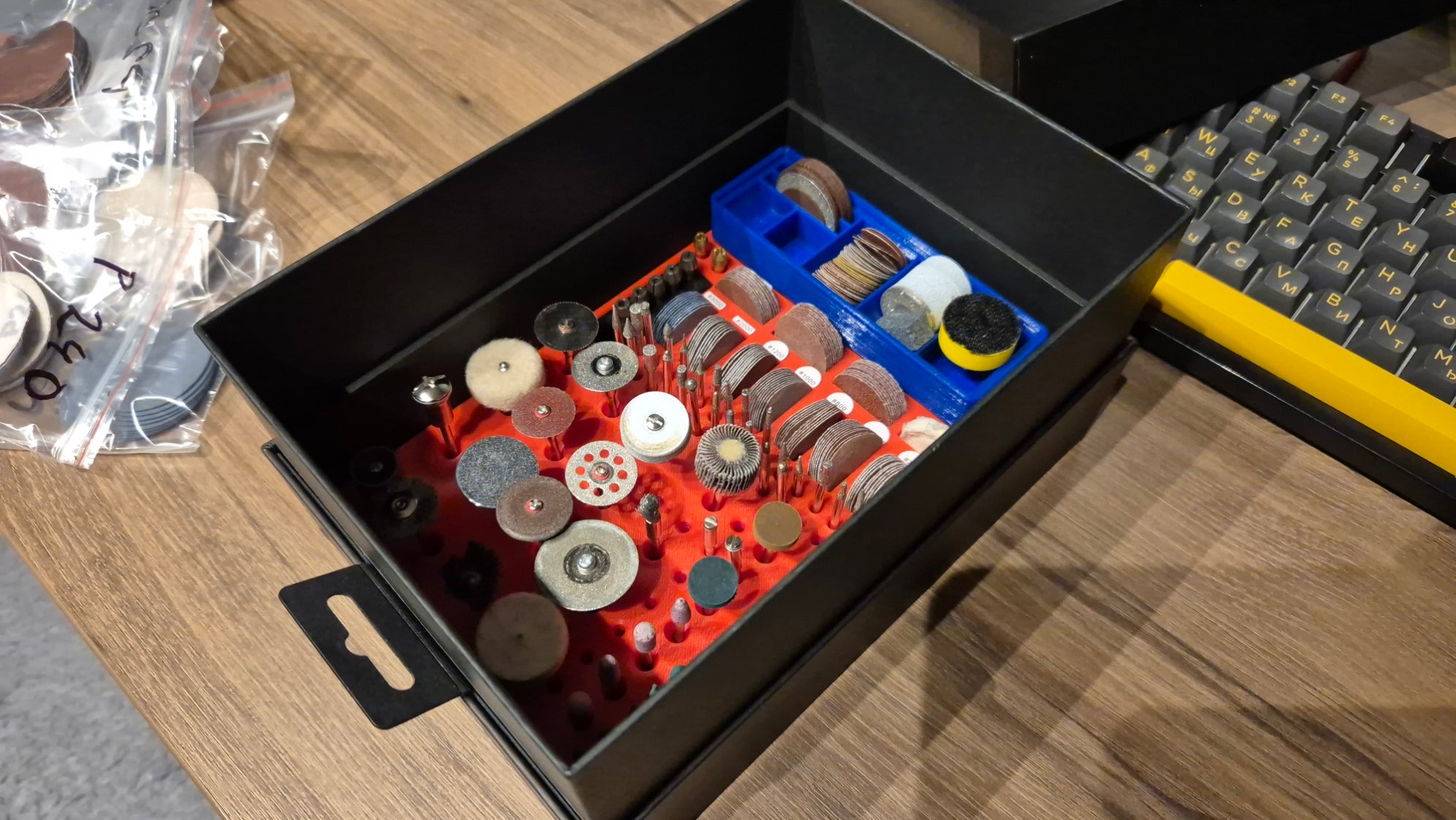Organizer for milling cutters and engraver's disc