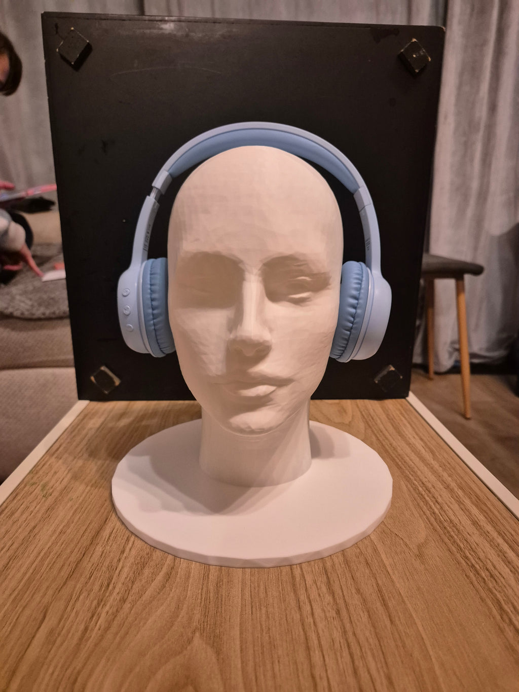 Human head, mannequin for headphones