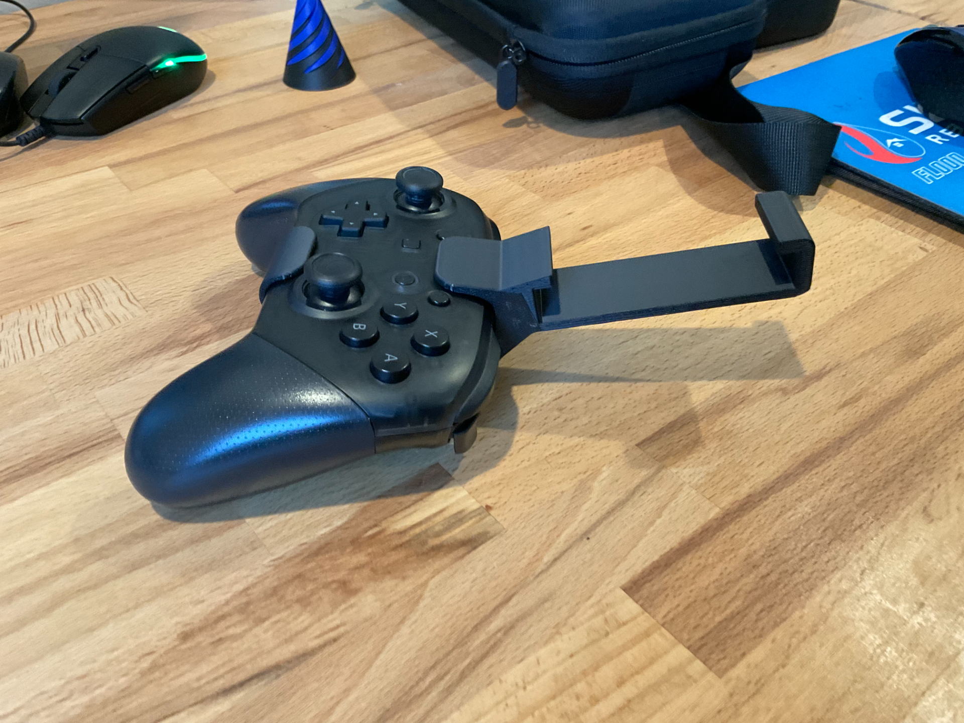 iPhone holder for Nintendo Switch Pro Controller