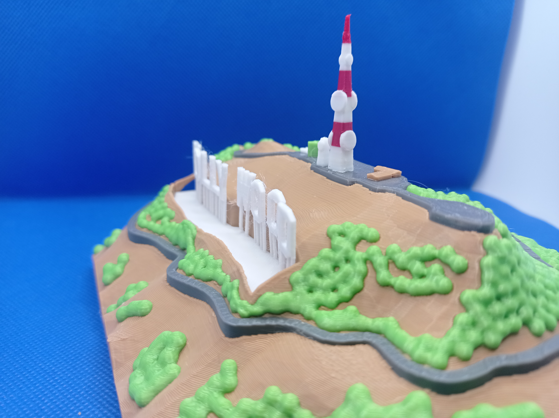 Hollywood landscape (stylized low-poly, brights at night)