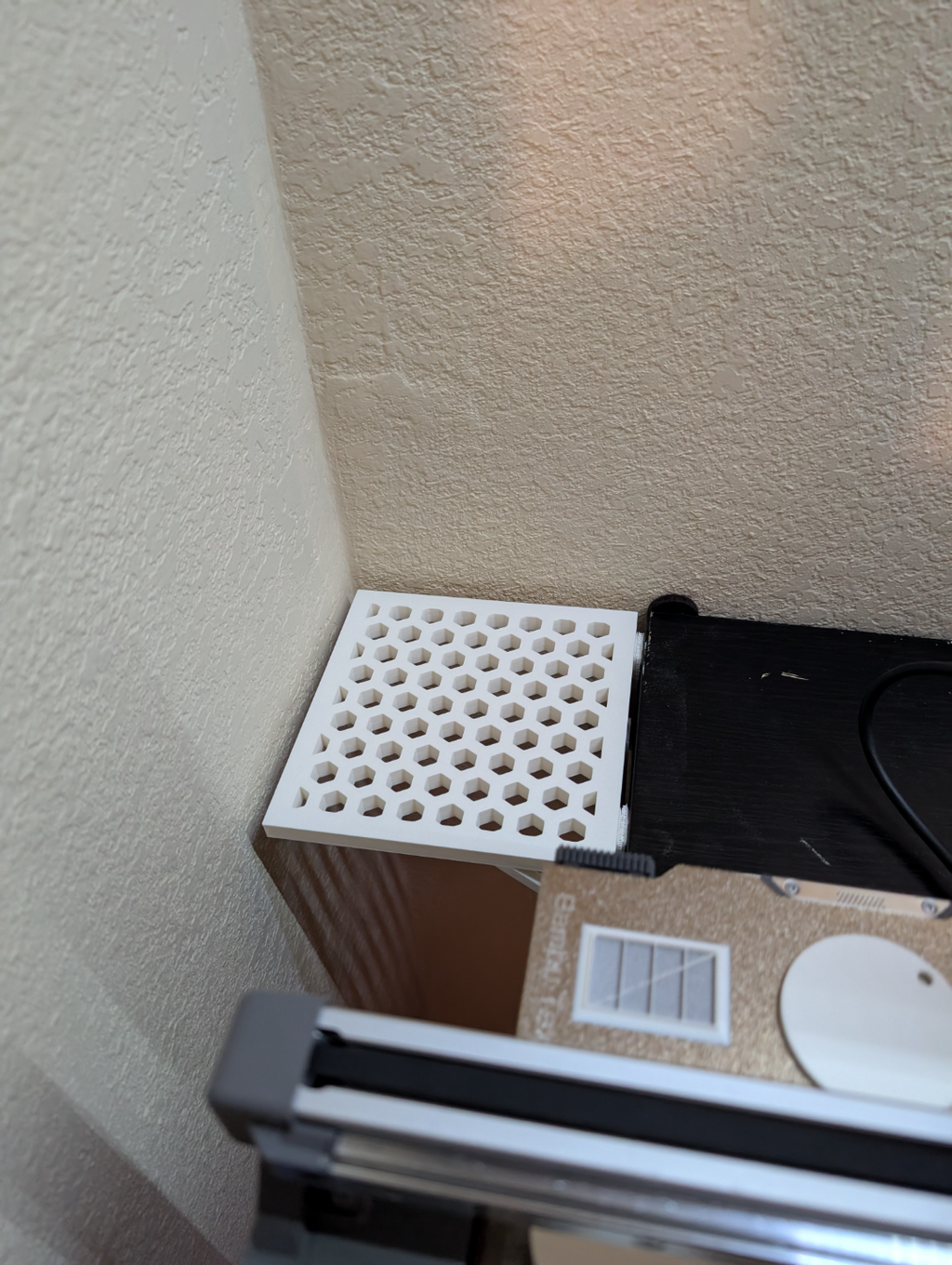 No screws shelf / desk extender