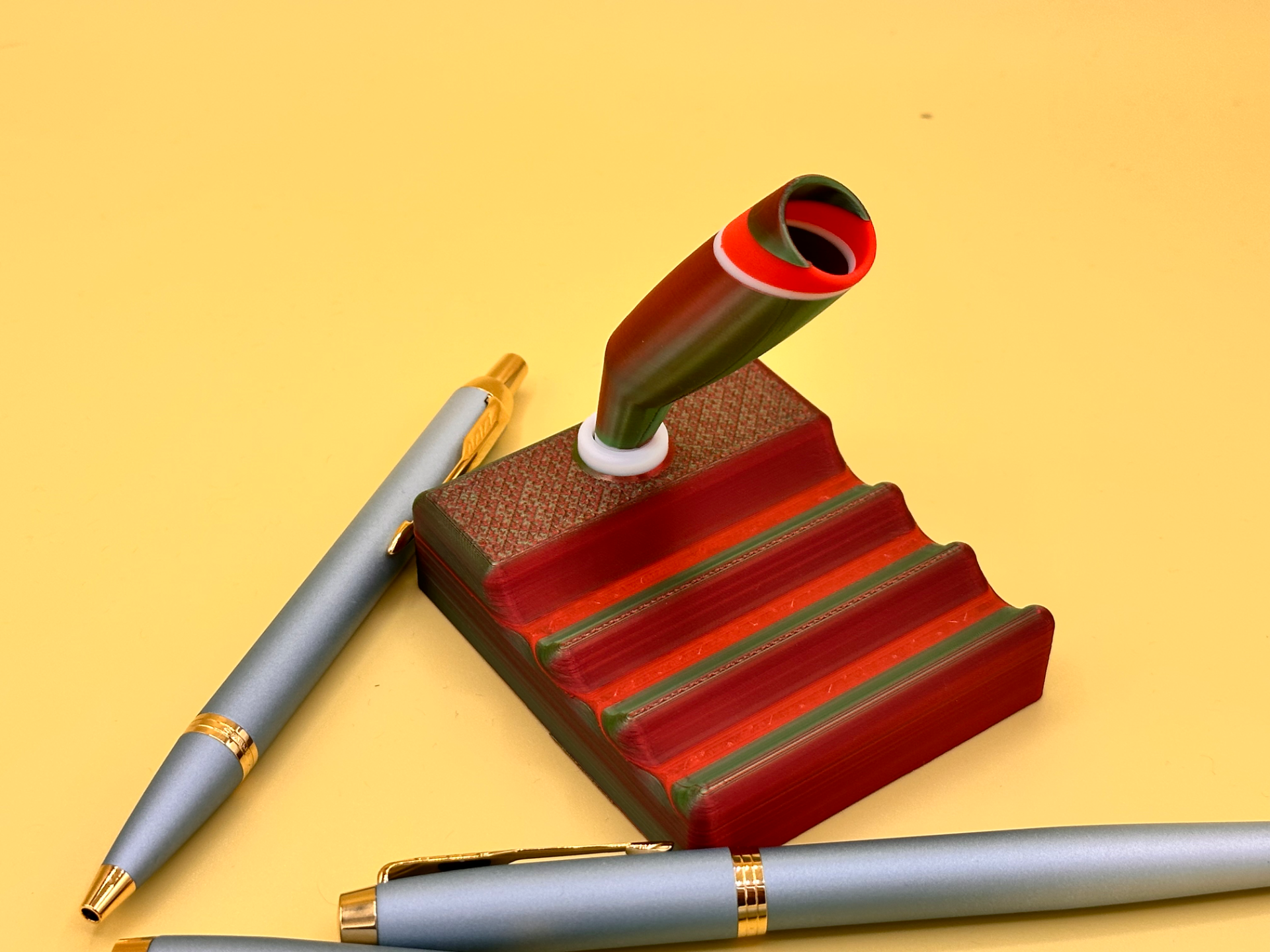 Fountain Pen Stand with Horizontal Pen Holder