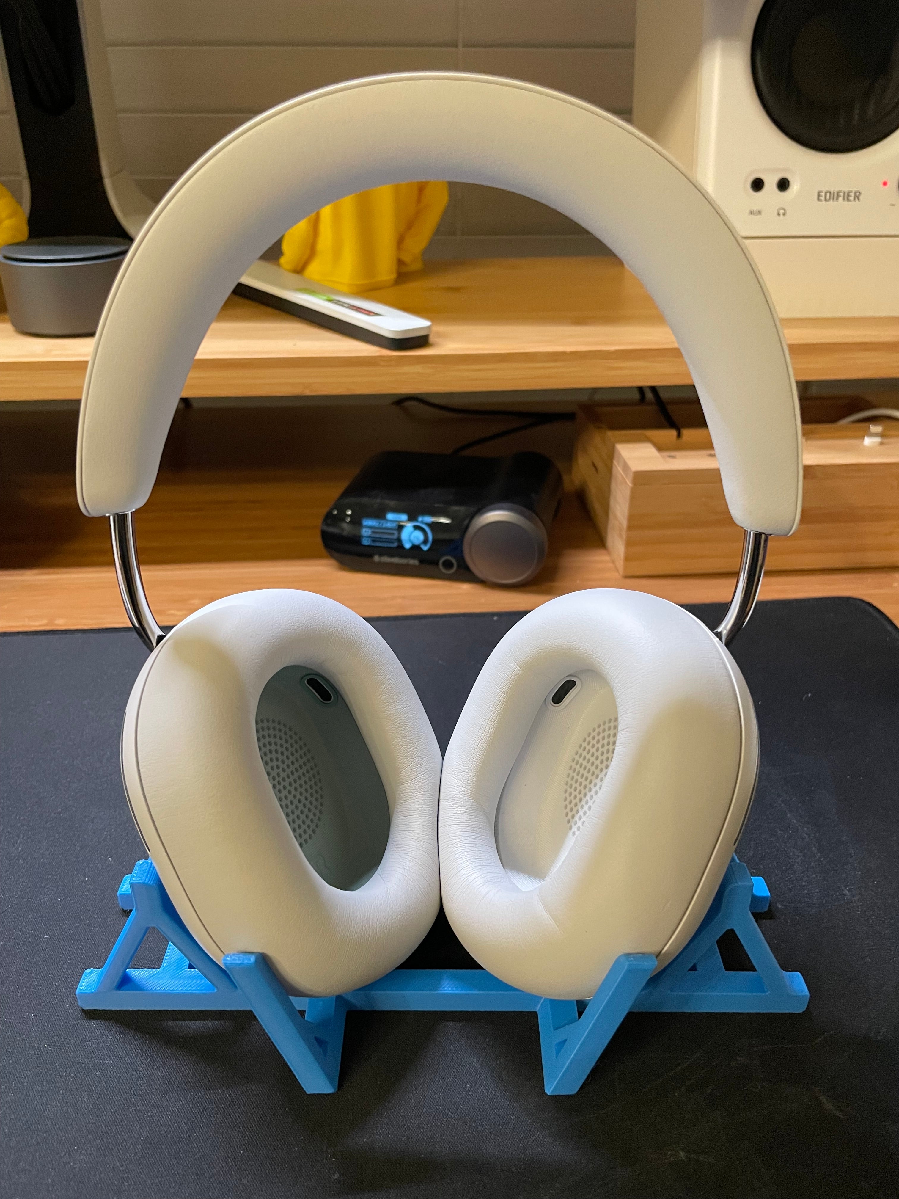 Simple Headphone Stand
