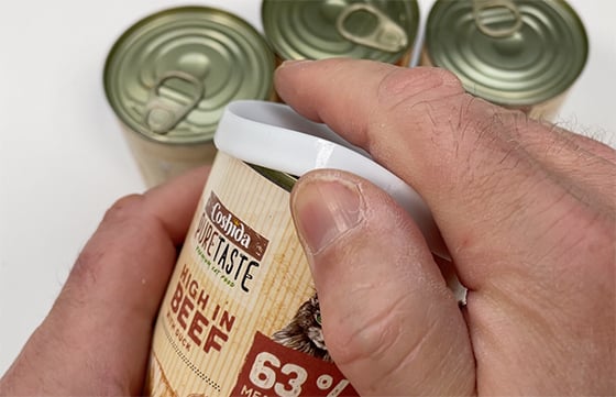 The can lid keeps the cat food fresh