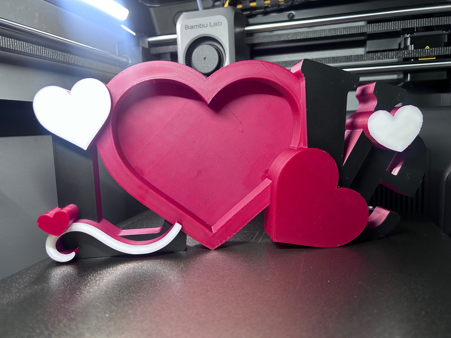 HEARTSTACK – Layered Magnetic Display Stand