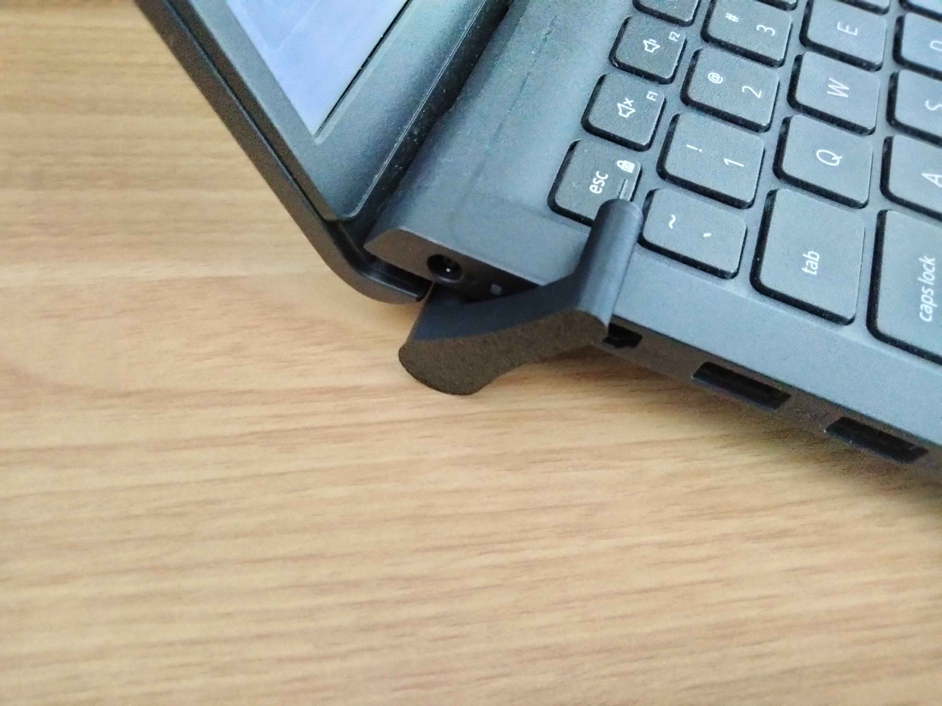 Minimalistic Laptop Raise Stand