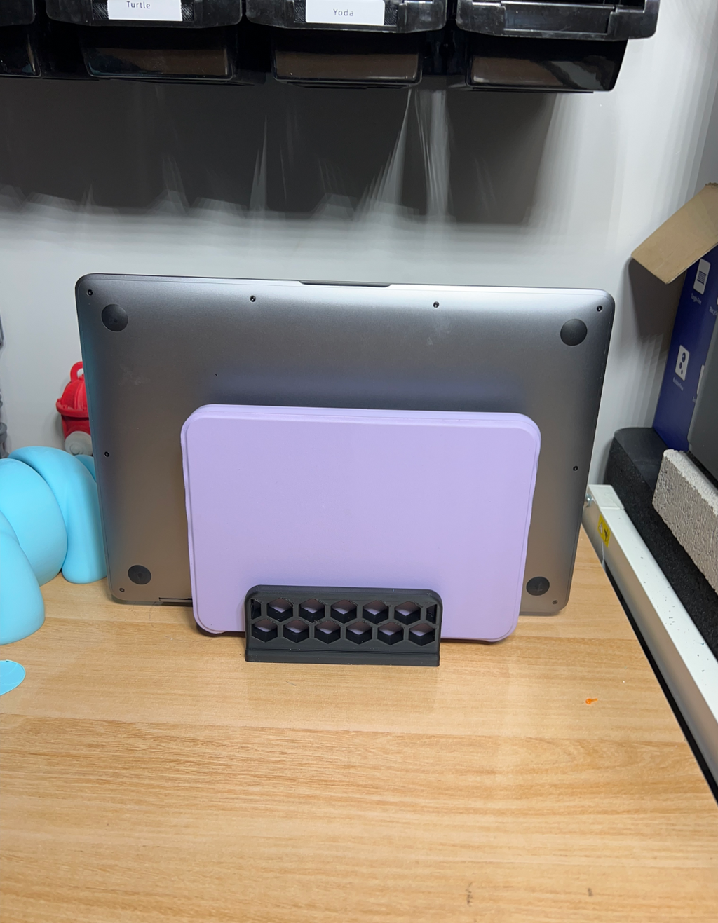 Laptop + Tablet vertical dock