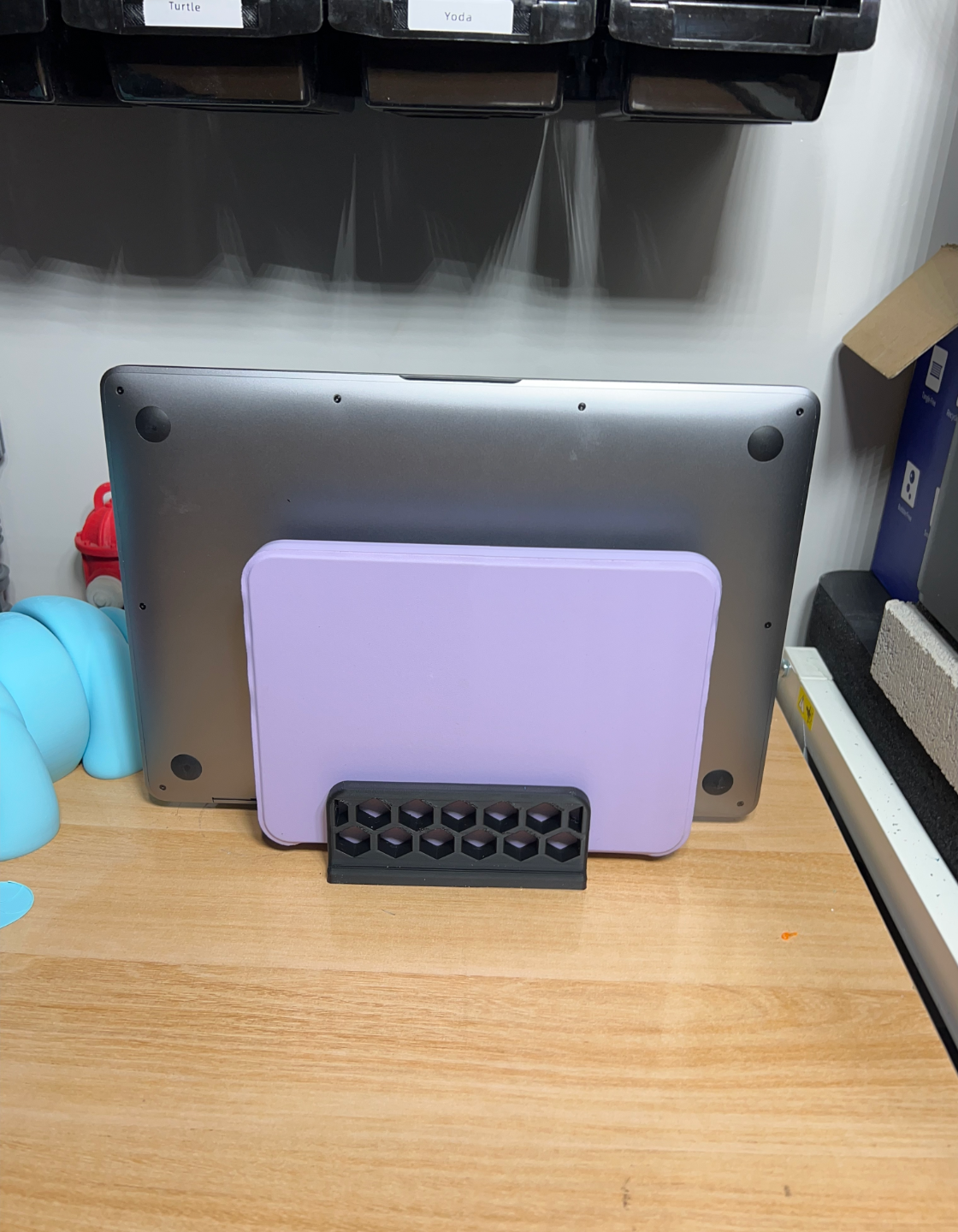 Laptop + Tablet vertical dock