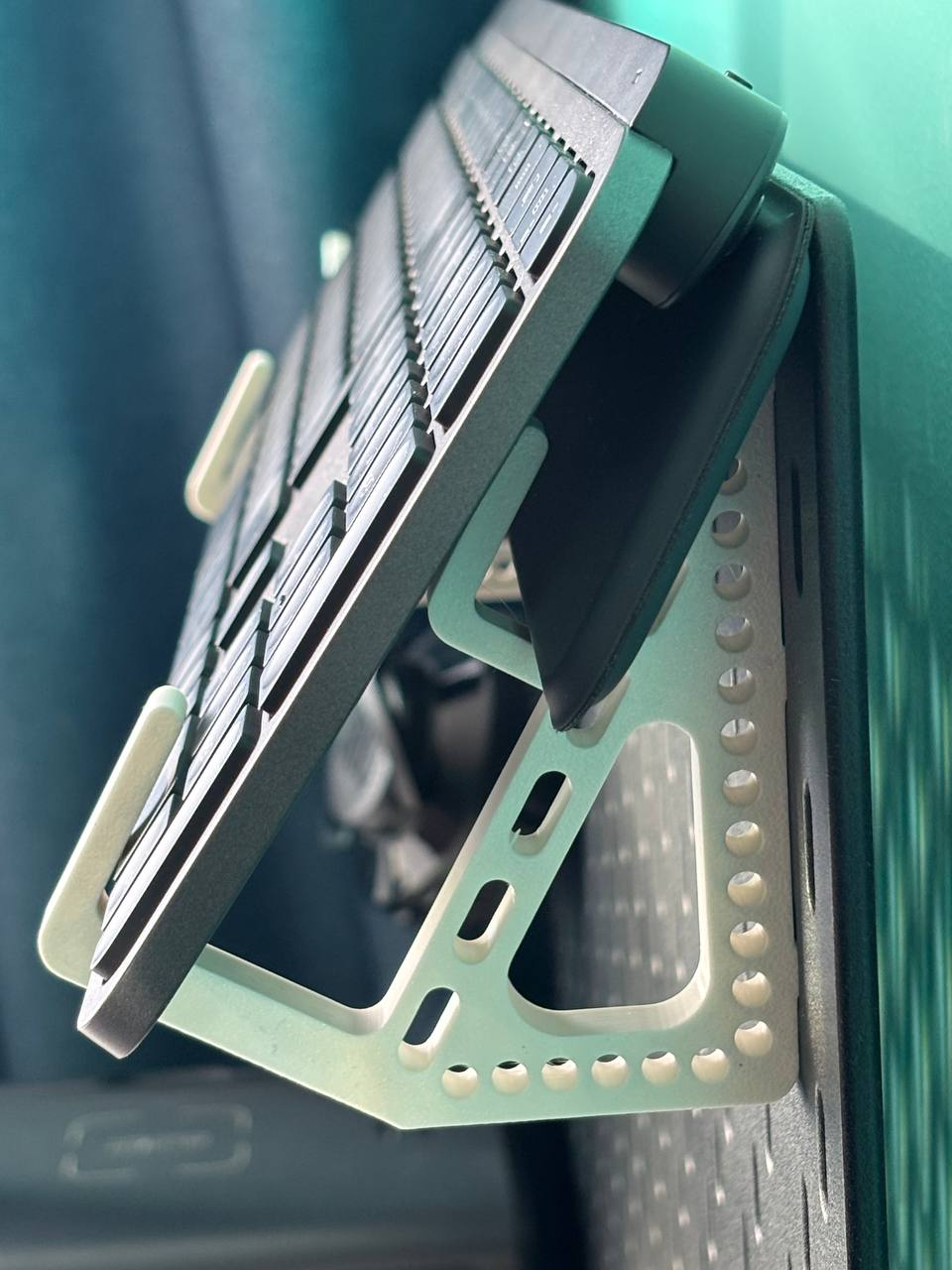 Skadis keyboard holder for Logi
