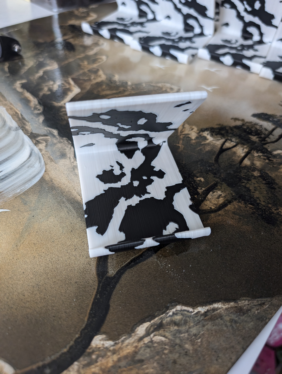 Marbled Phone Stand