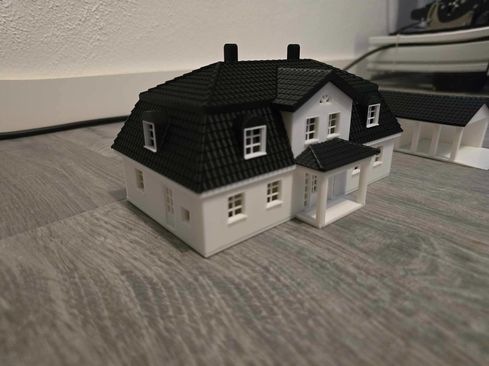 House with carport H0 scale