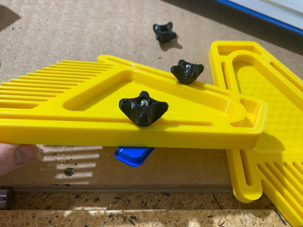 Featherboard for woodworking, no supports needed, with M5 & M6 options for knobs & track slides