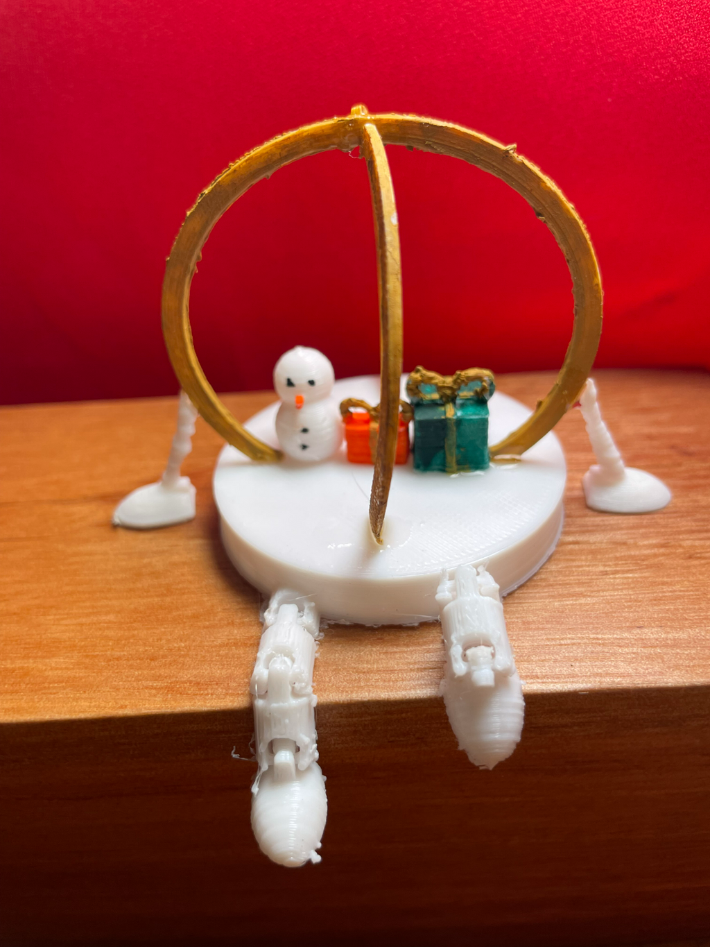 Articulated Christmas snow globe