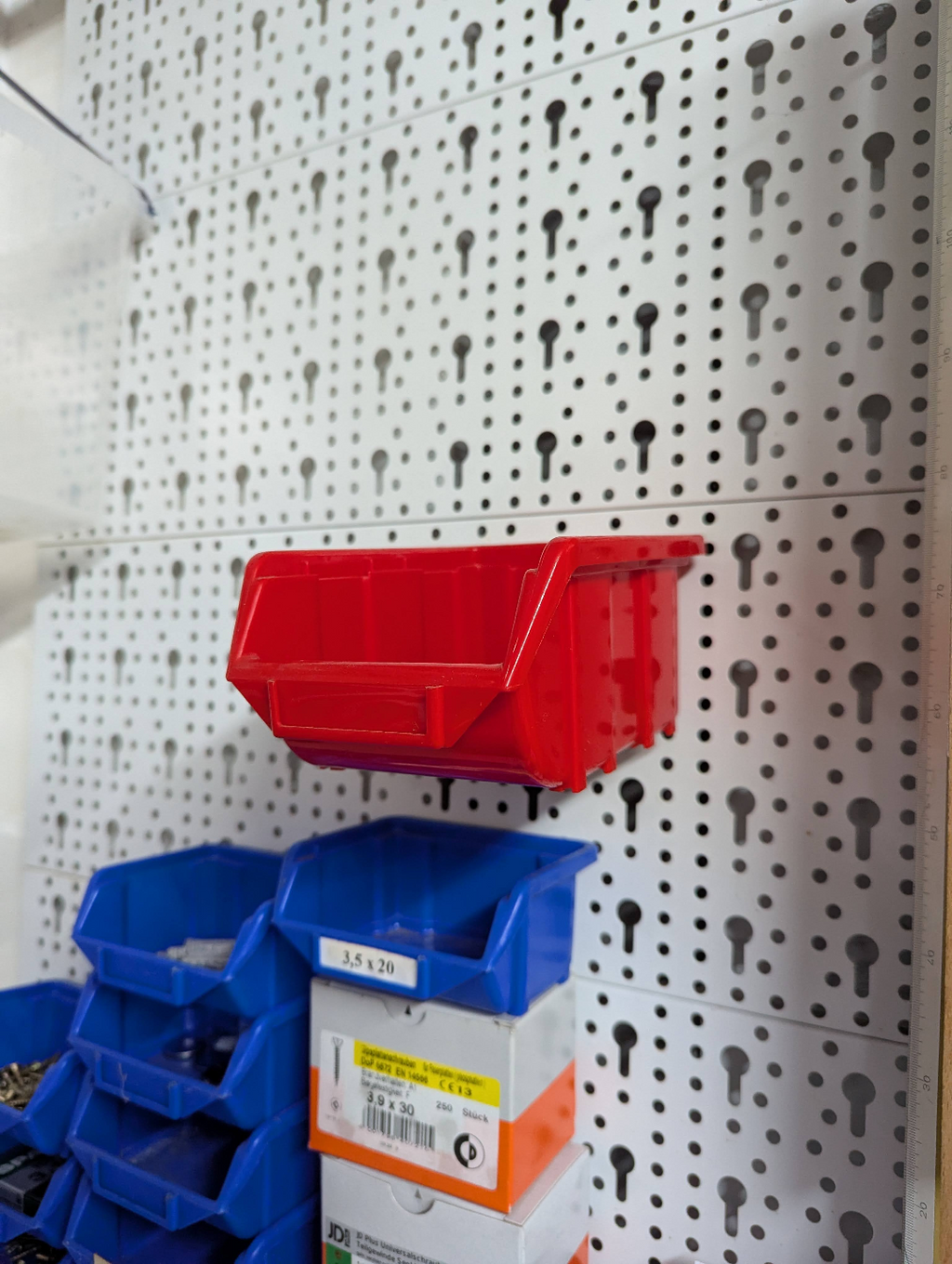 Element Systems CLASSIC Pegboard Box holder