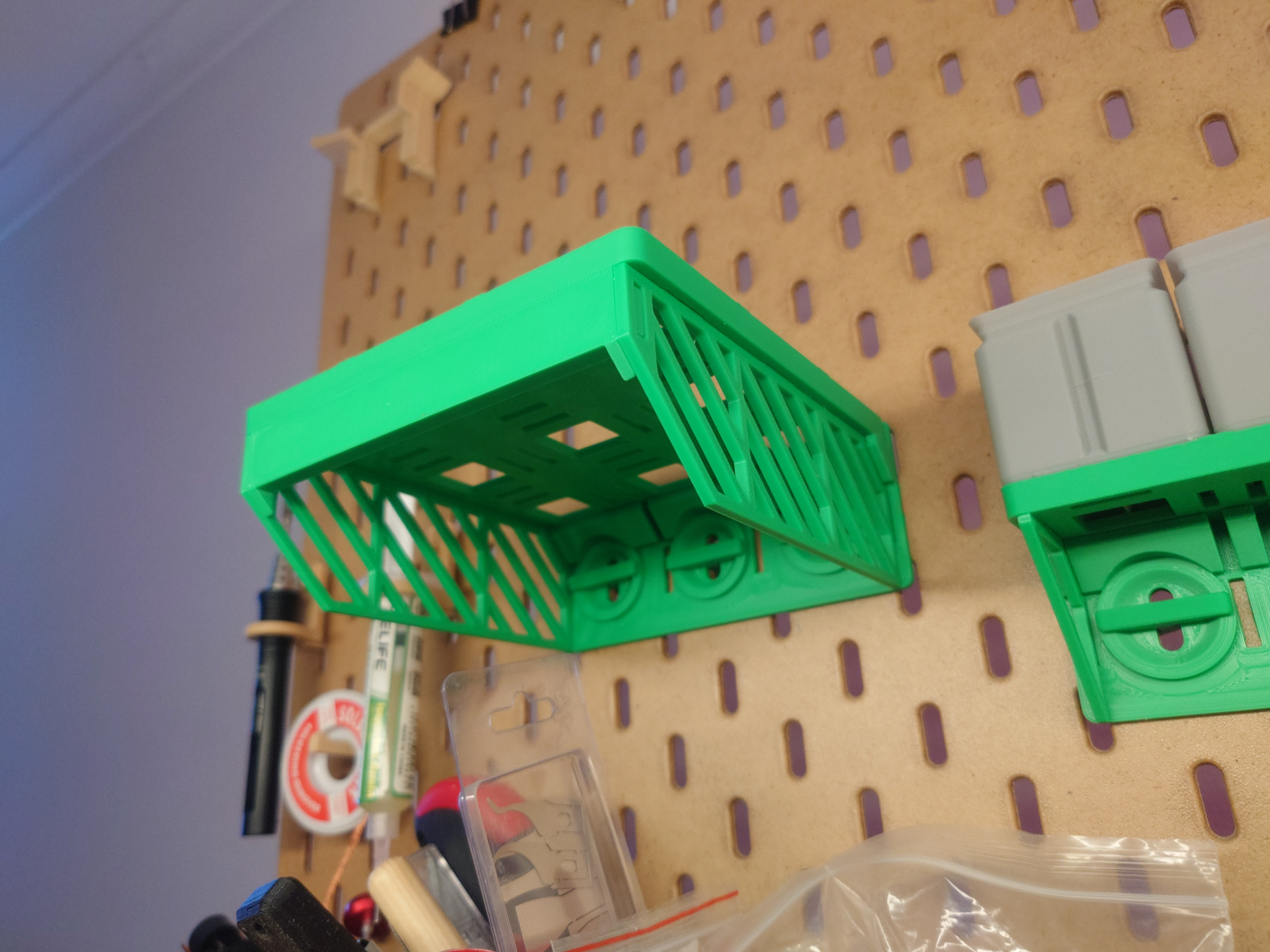 parametric skadis gridfinity t-clip shelves