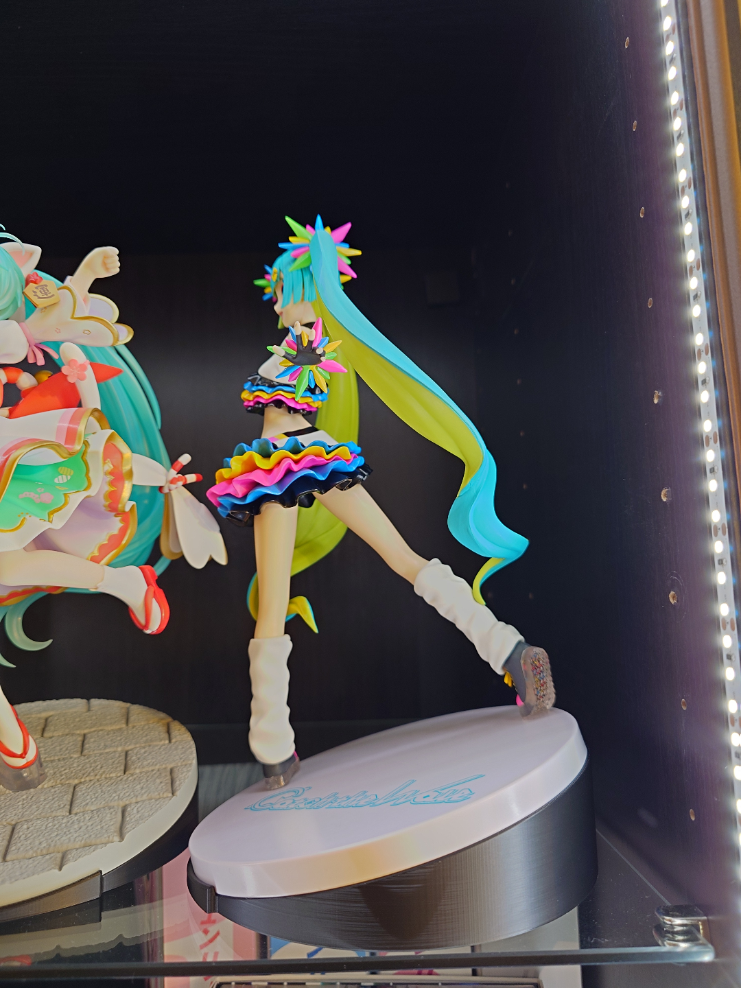 Simple angled figurine stand (15 degrees)