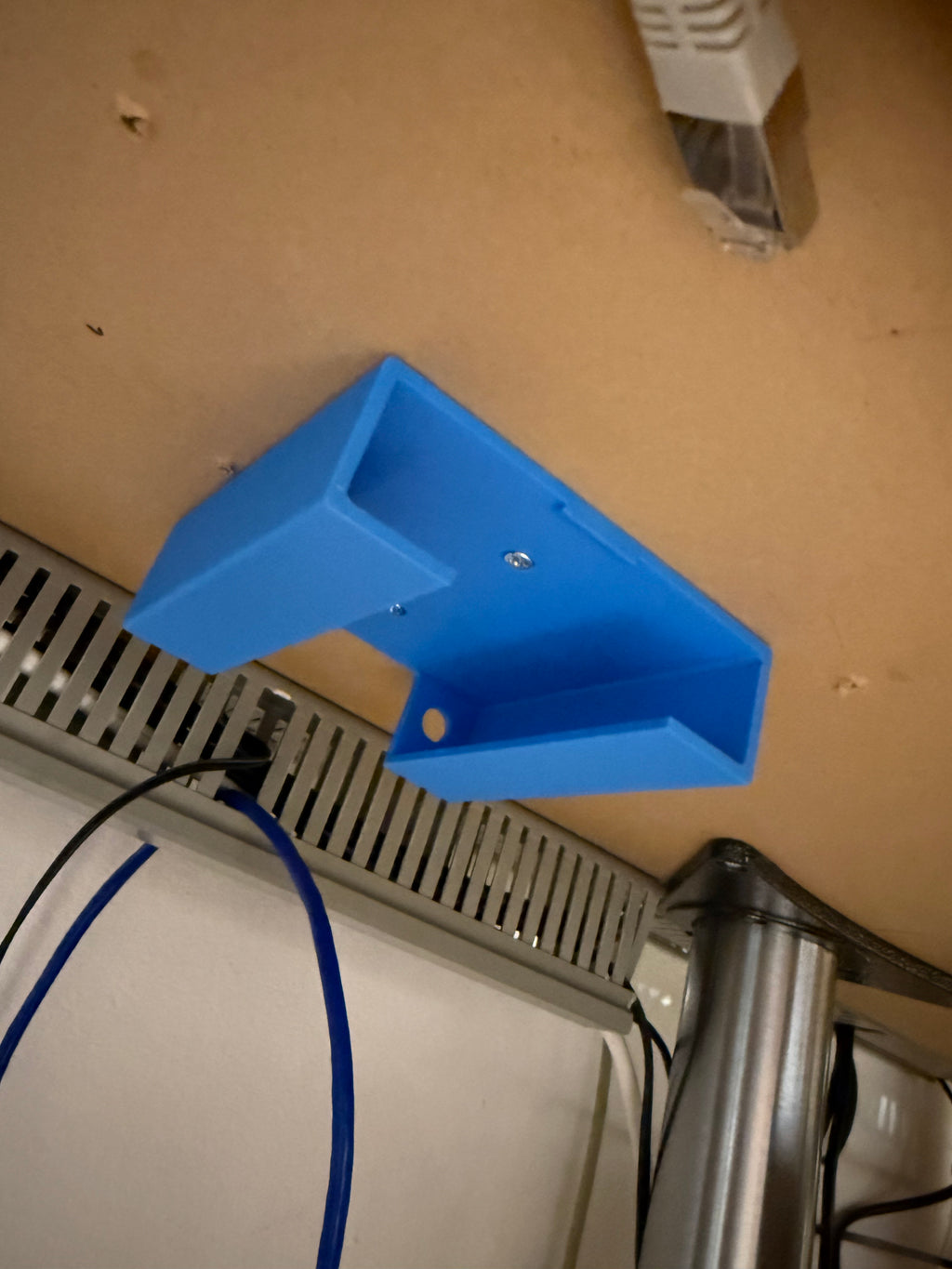 Wall mount TP-Link TL-SG105 5-Port LAN Switch