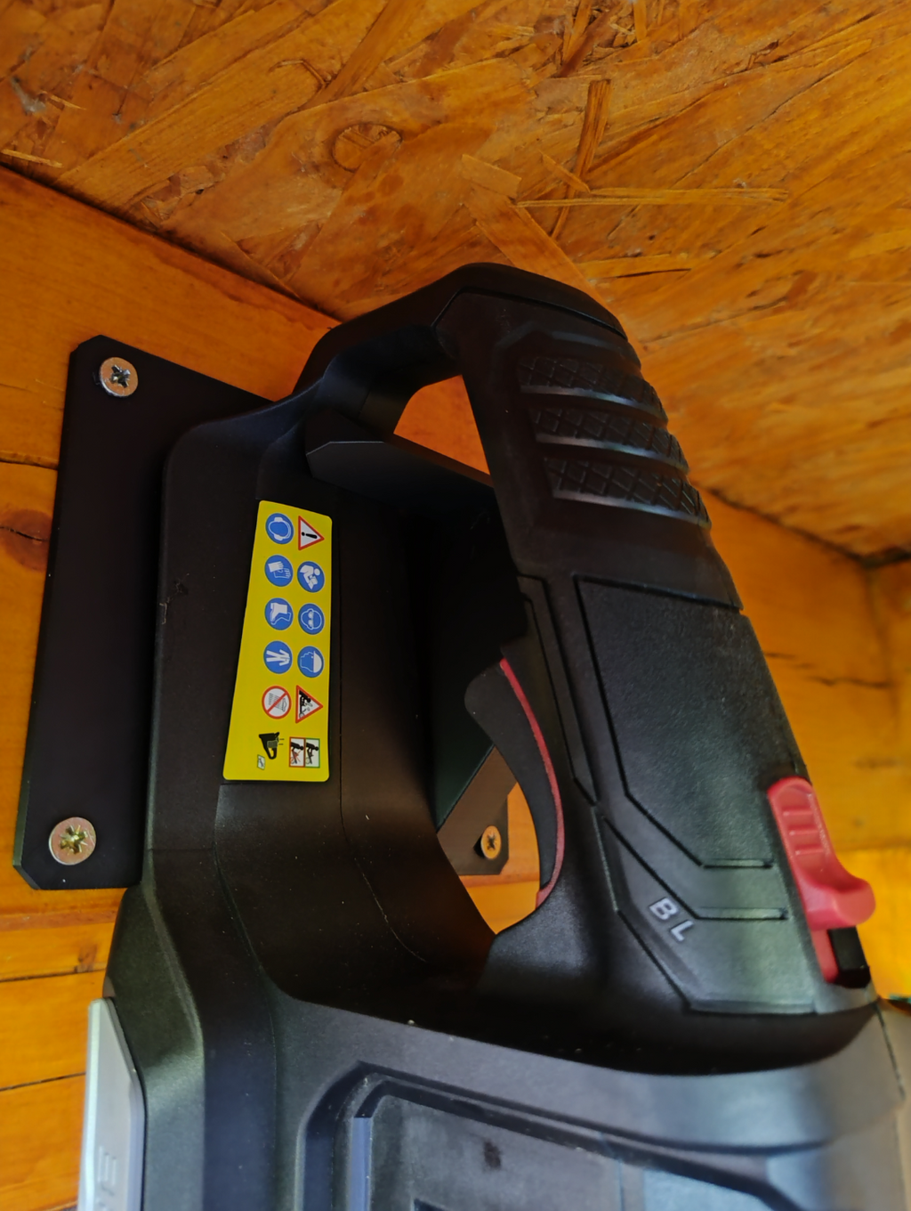 Parkside chainsaw wall holder