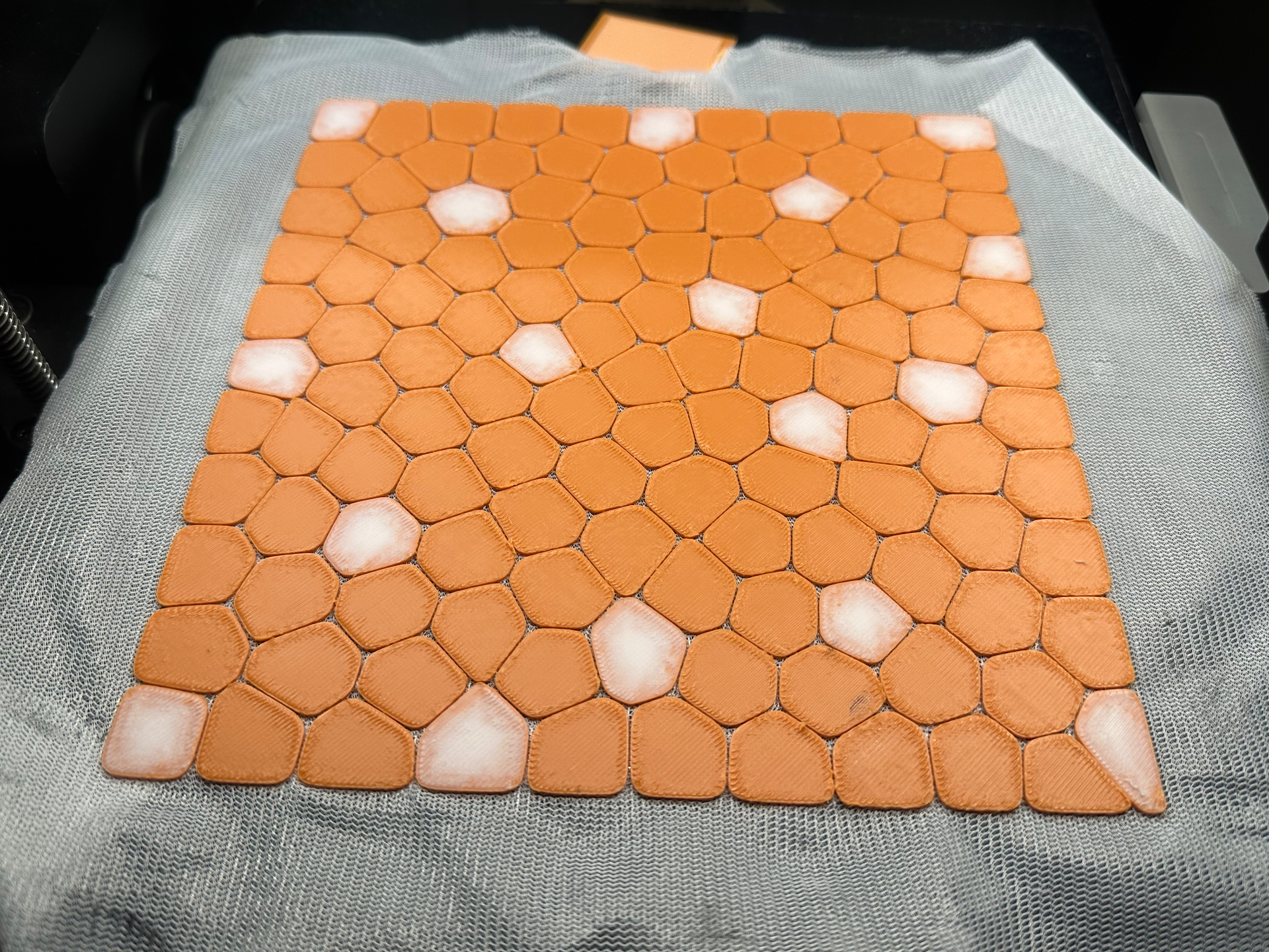 Revolutionizing Fabric Creation: 3D Printing Meets Laundry Nets for Stable and Flexible Masterpieces
