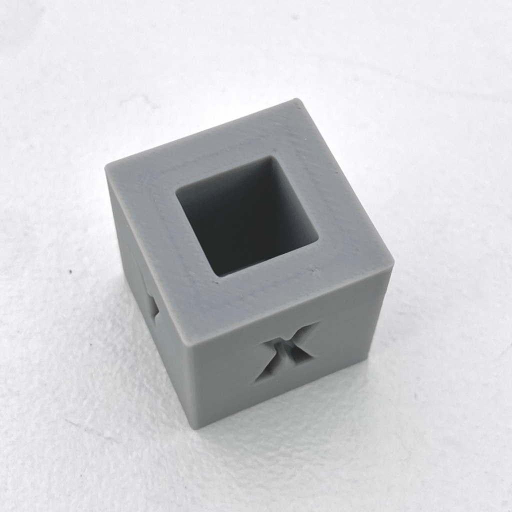 Calibration cube for tolerance check
