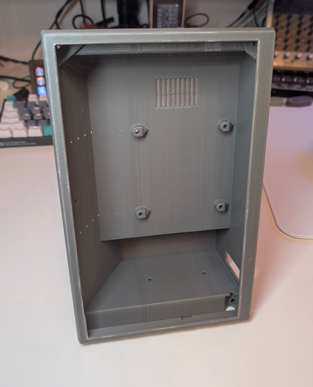 10.1" Raspberry Pi VESA Case (Meanwell LRS-35 PSU)