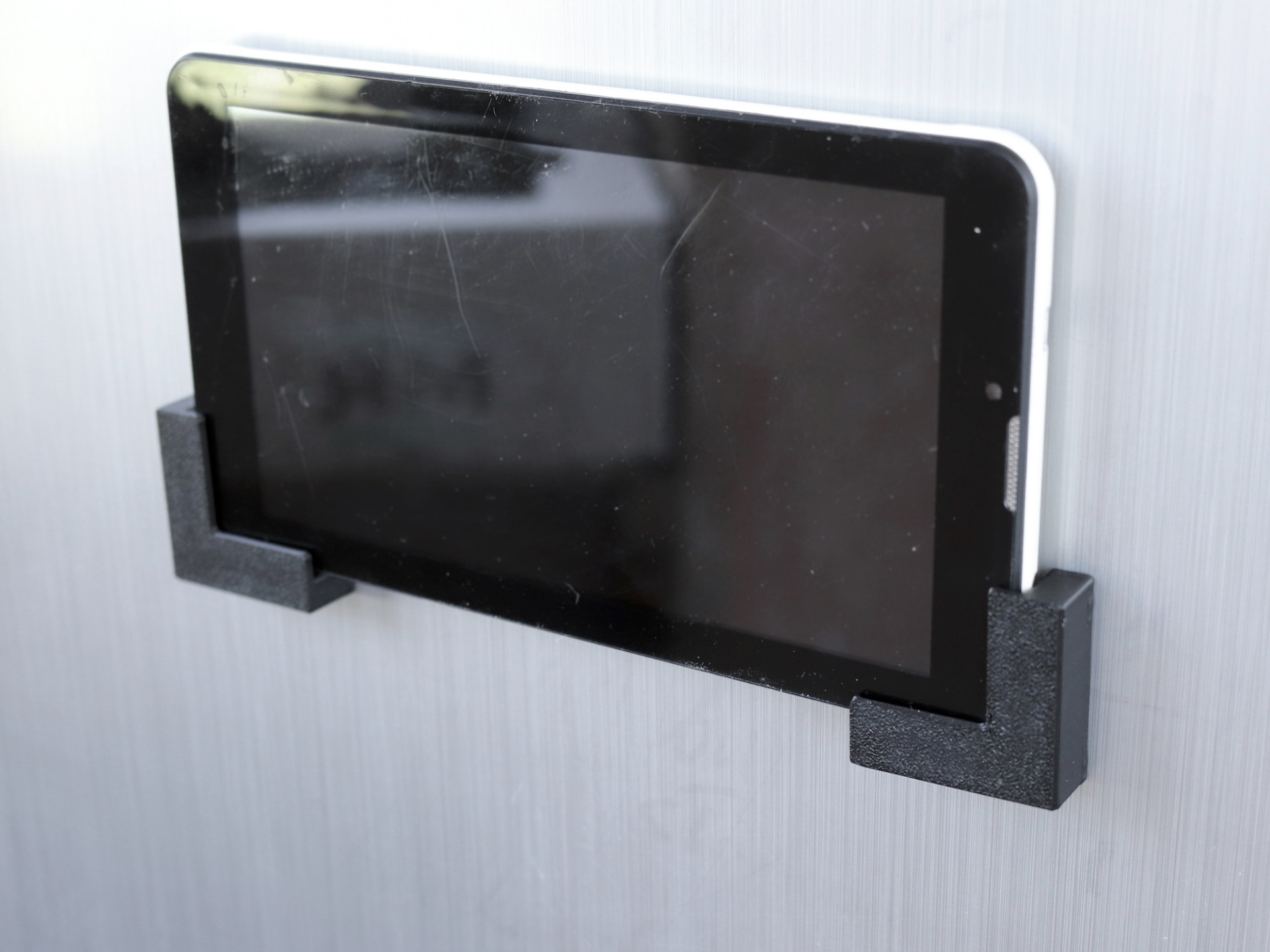 Adjustable Magnetic Phone / tablet Holder
