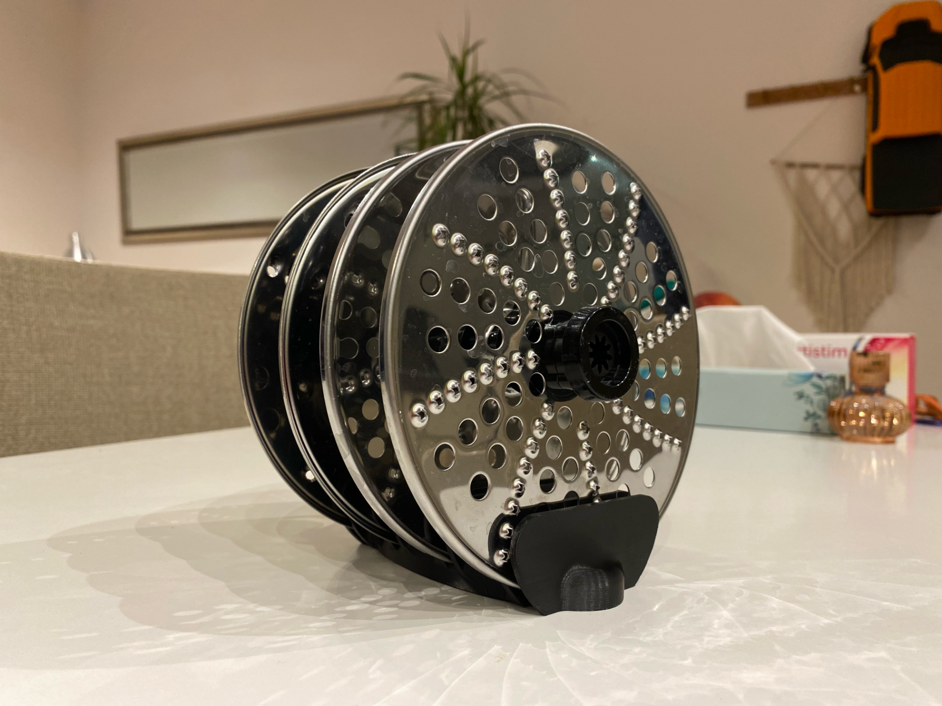 Attachment holder for a kitchen food processor