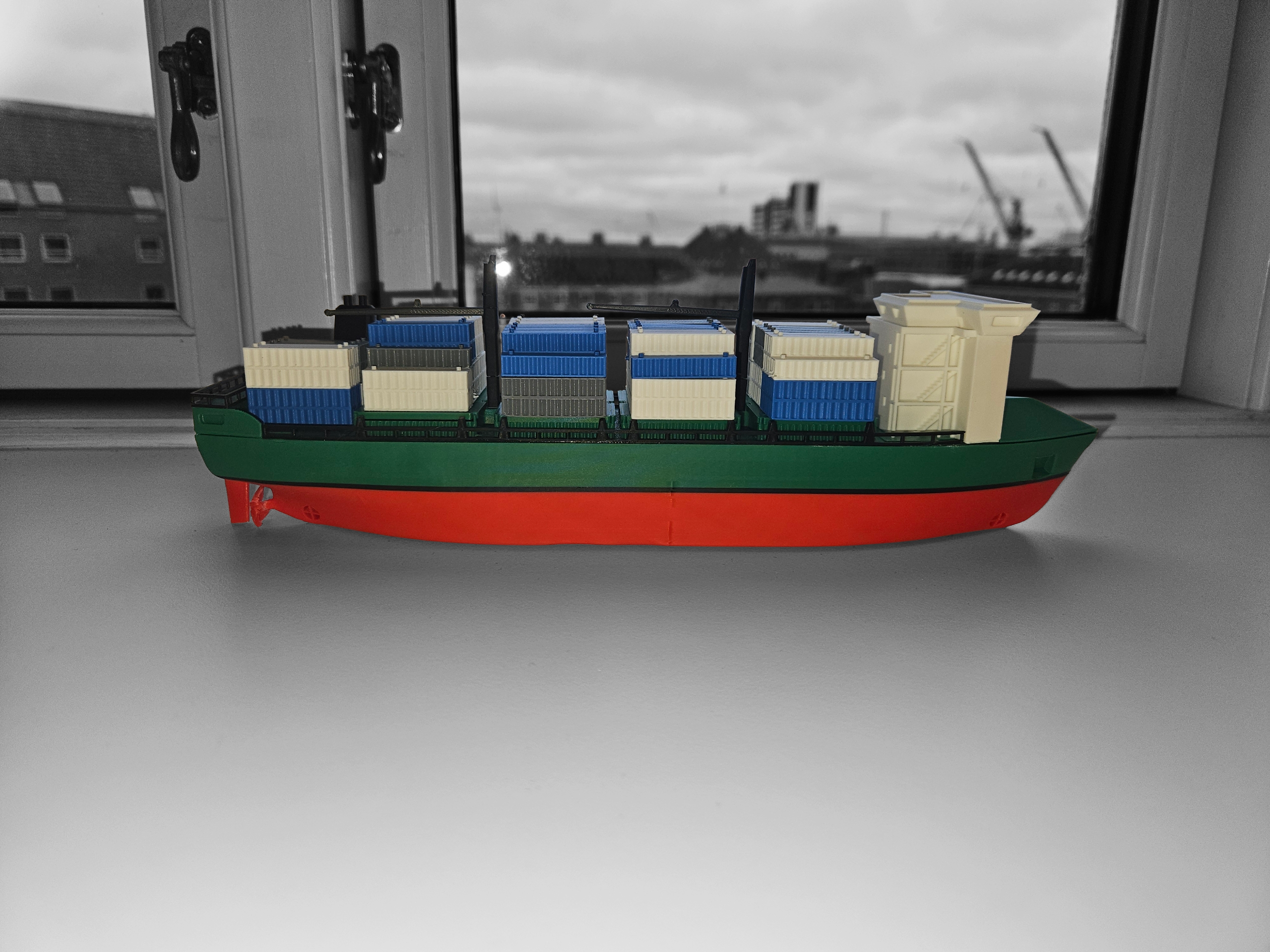 Small container ship 1:400