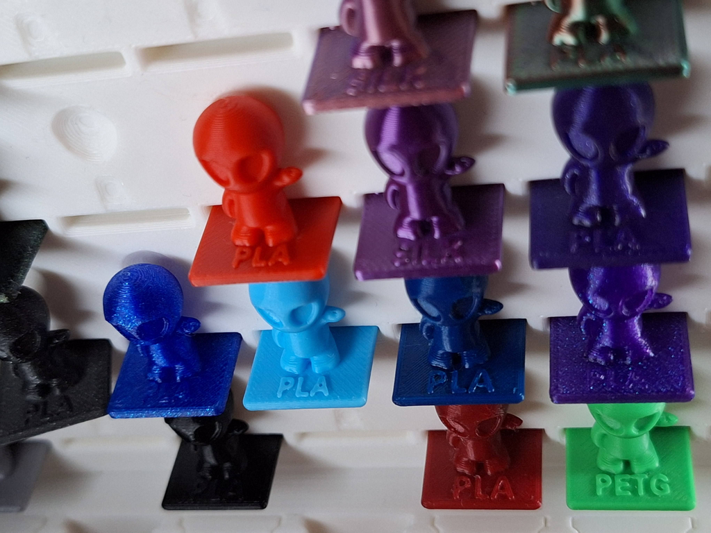 Little Alien: Filament Sample Swatch Box V-Shape
