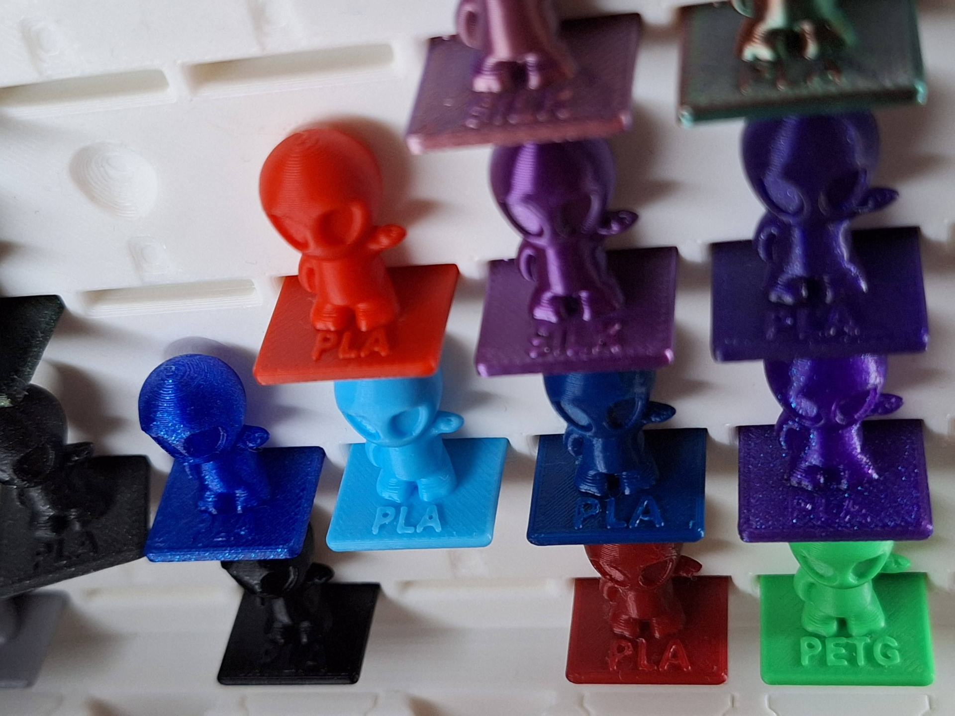 Little Alien: Filament Sample Swatch Box V-Shape