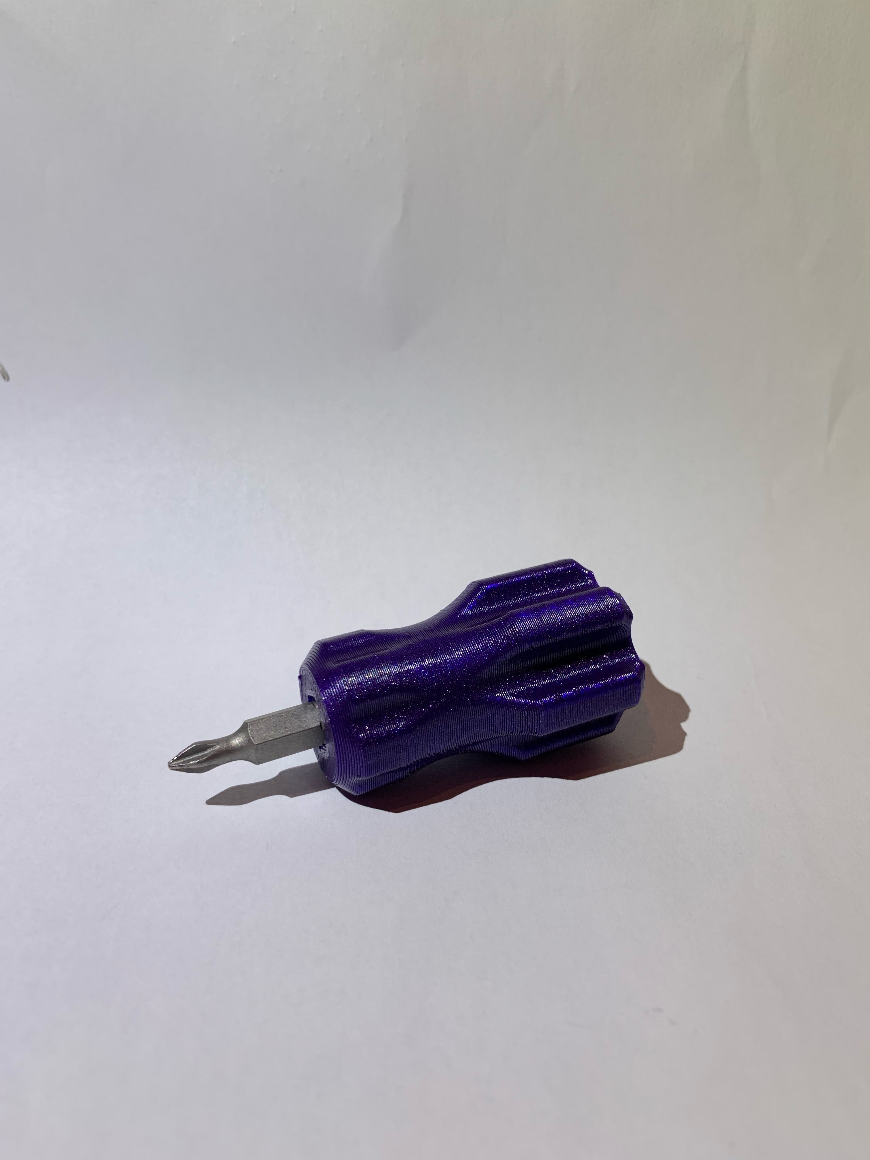 BIT HOLDER WITH GRIP