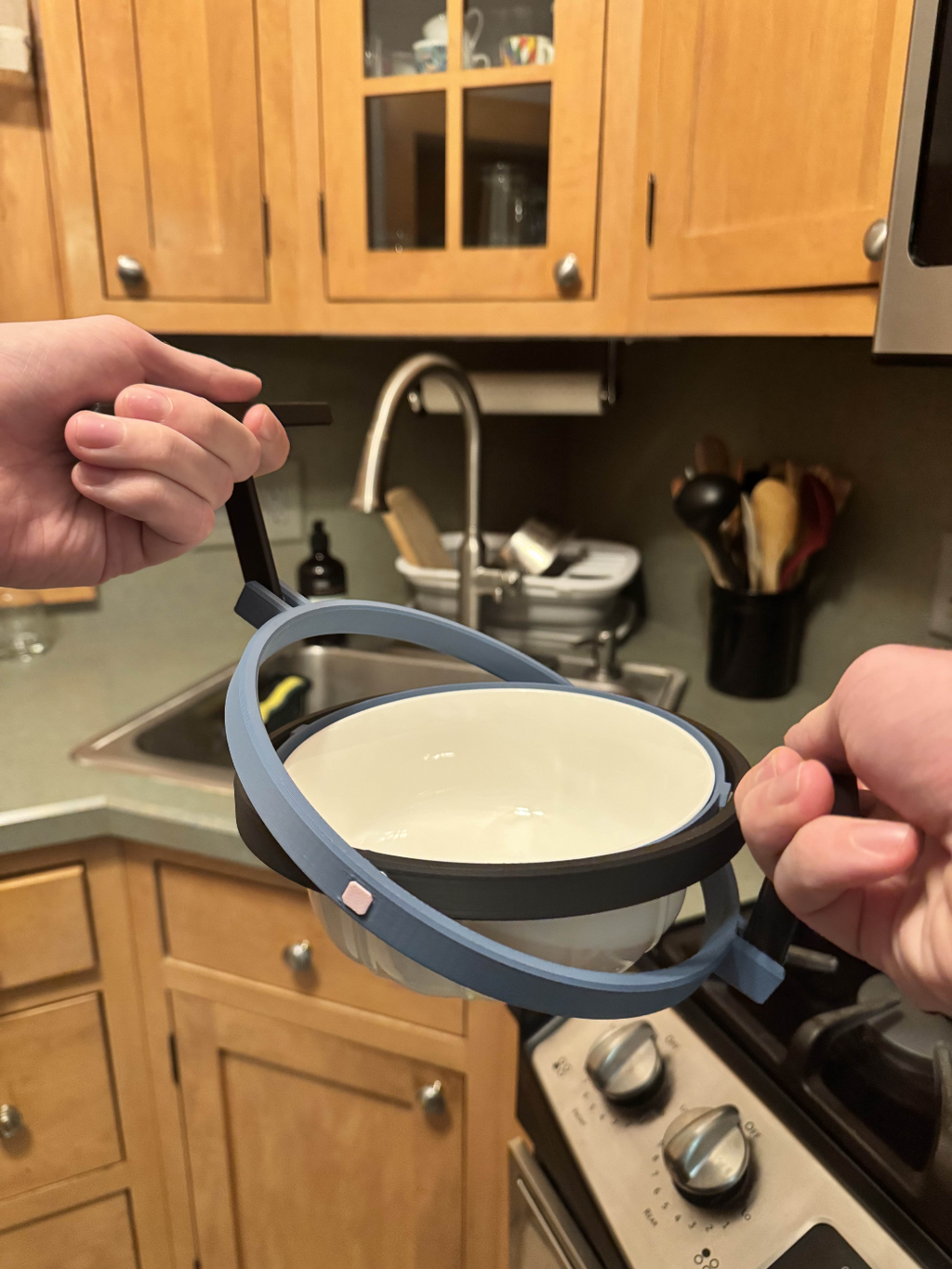 Gyroscopic Soup Bowl Assistive Holder