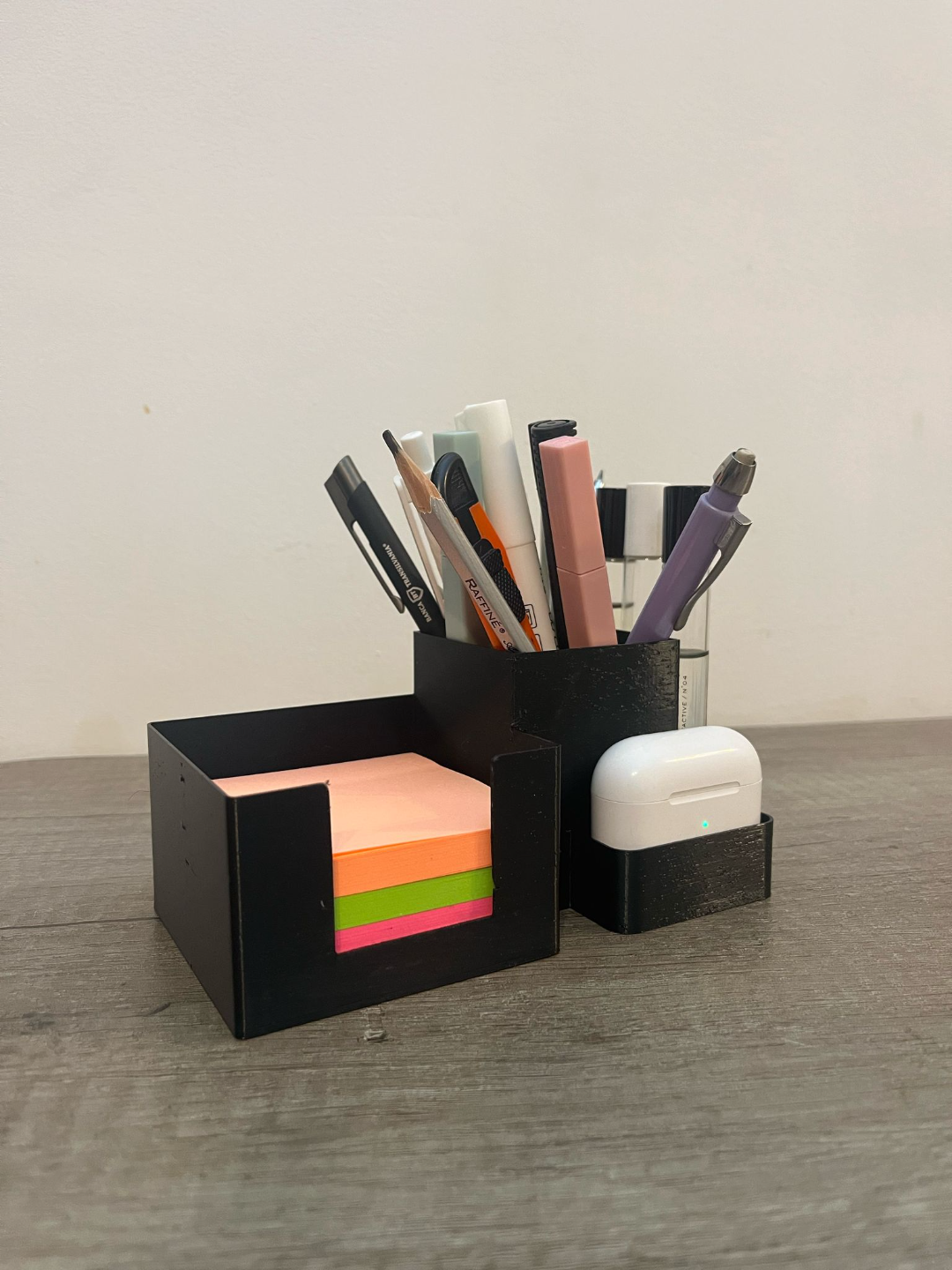 Desk organizer: sticky notes, airpods and more