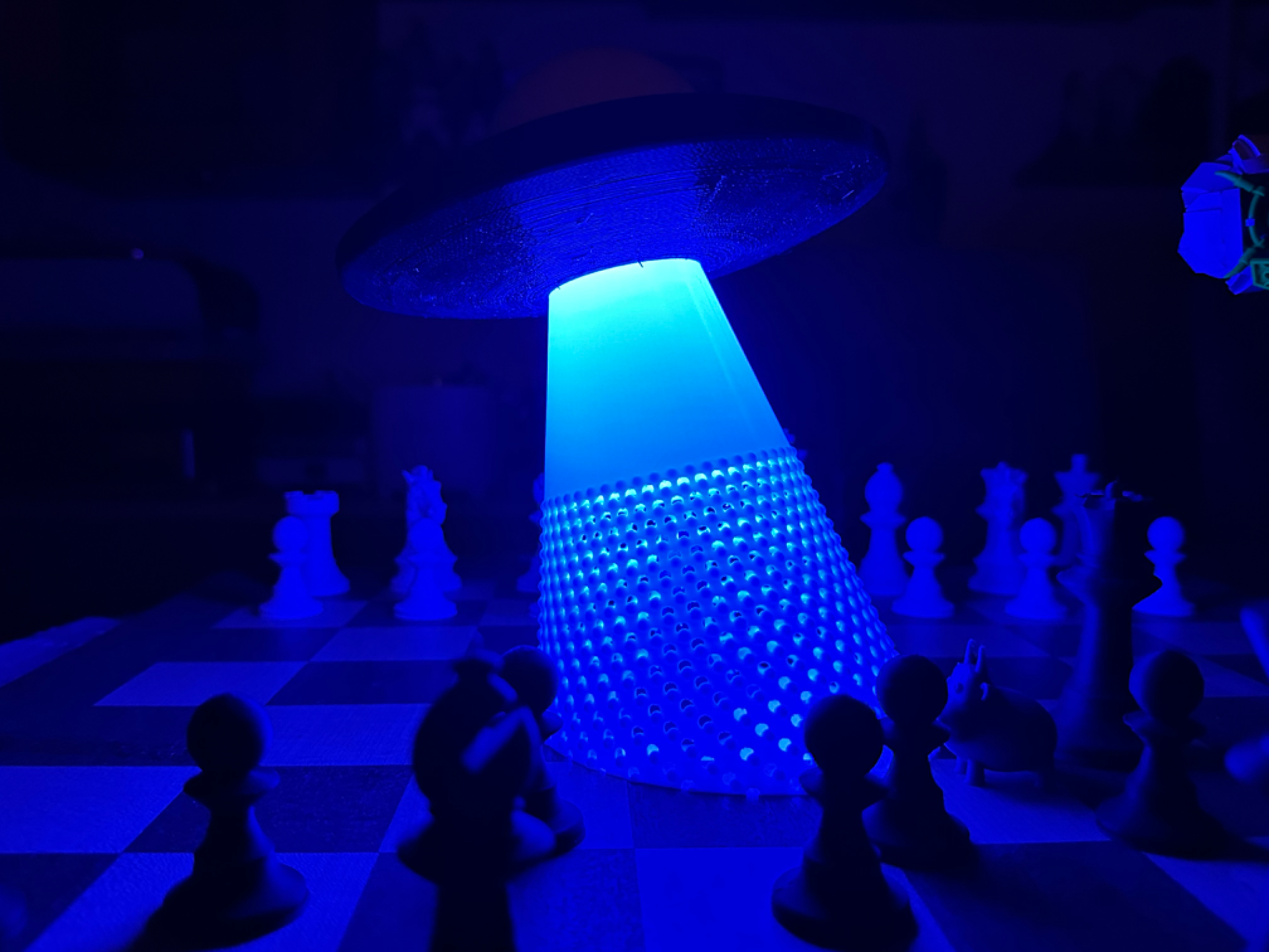 2. Version UFO Table Lamp with Tractor Beam Lighting